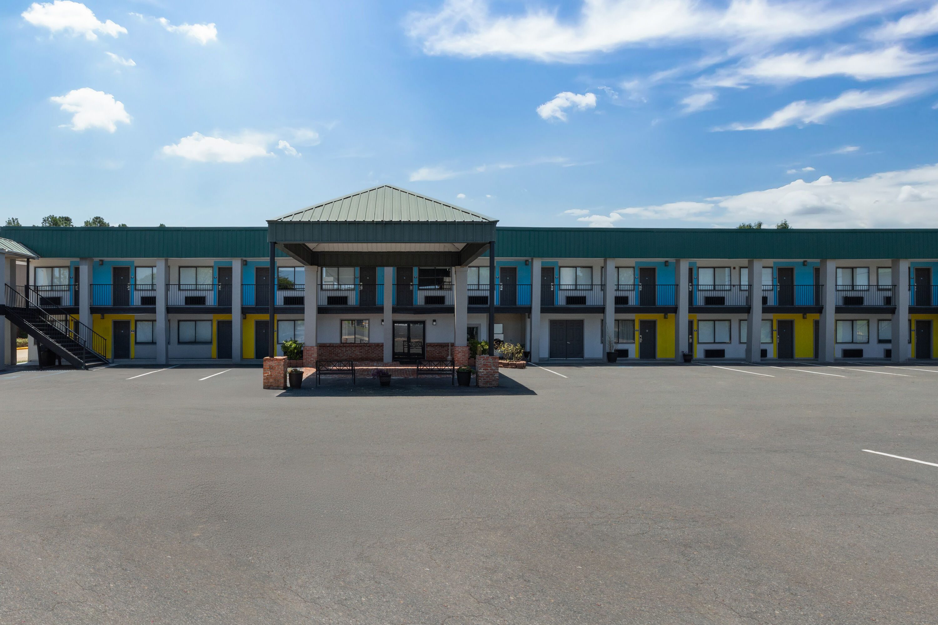 Exterior Day Image of Days Inn by Wyndham Natchitoches hotel in Natchitoches, Louisiana