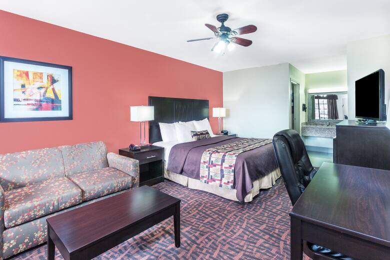 Days Inn Rayville Hotels La 71269 Guest Room At The Days Inn Rayville In Louisiana
