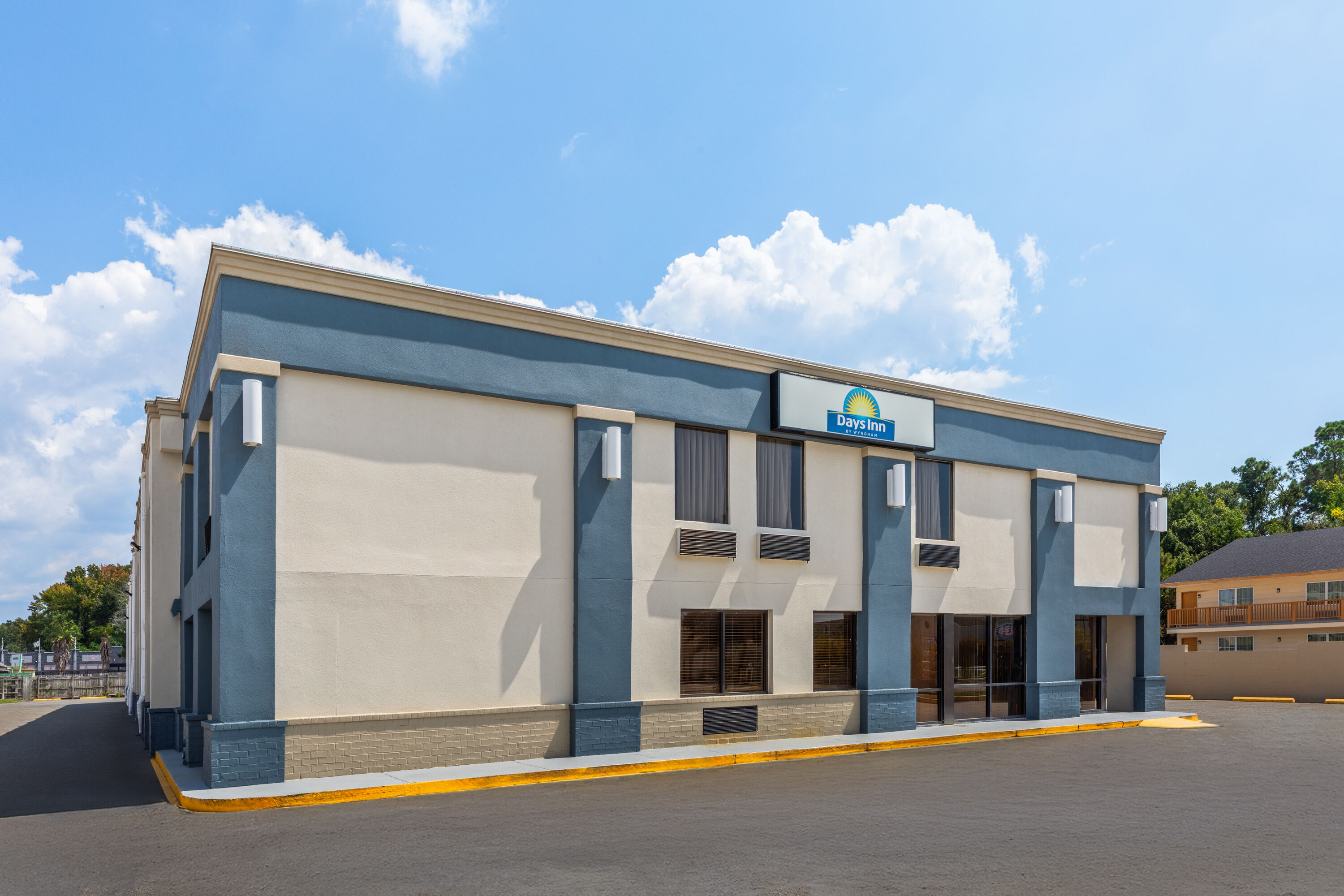 Exterior Day Image of Days Inn by Wyndham Slidell hotel in Slidell, Louisiana