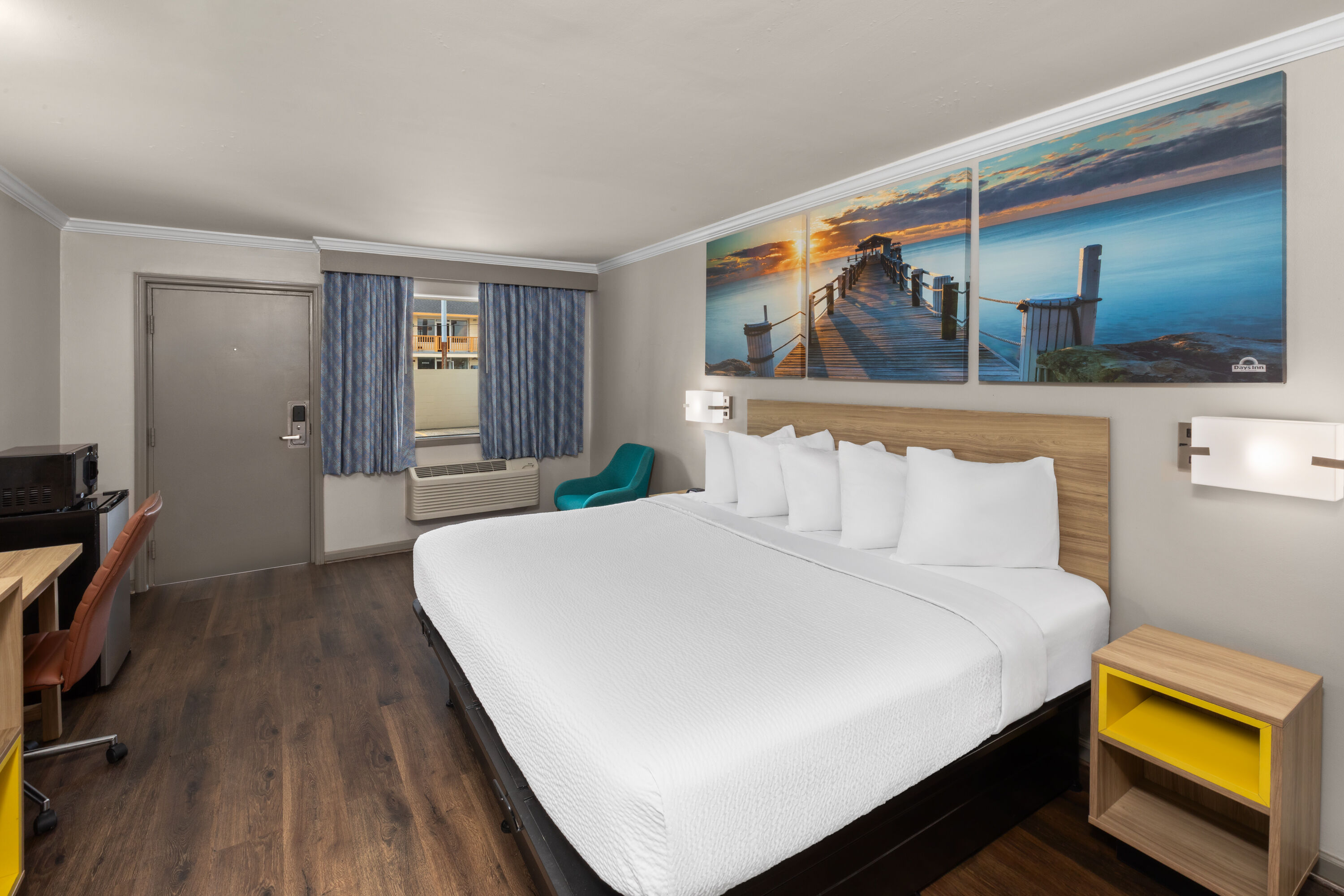 Guest room at the Days Inn by Wyndham Slidell in Slidell, Louisiana