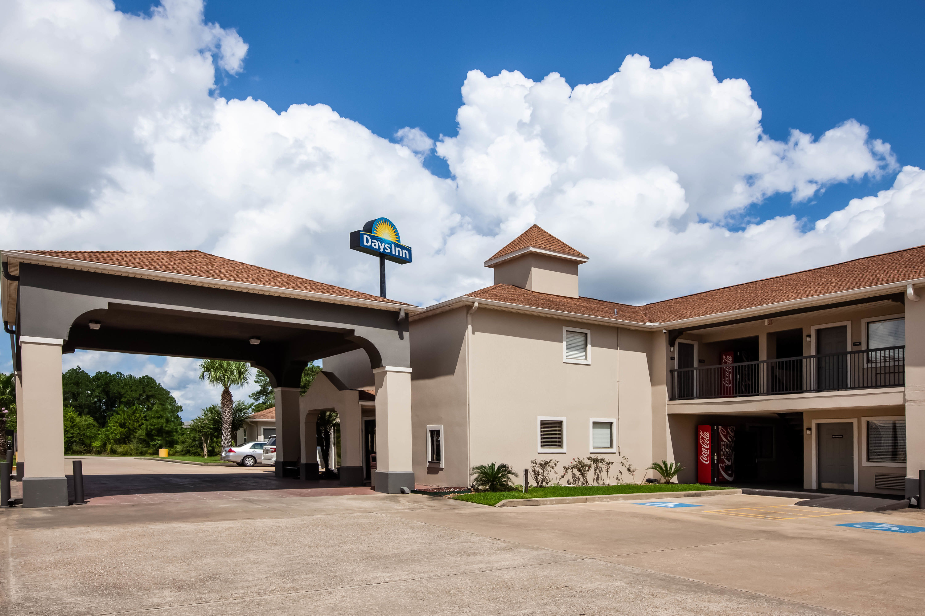 Exterior Day Image of Days Inn by Wyndham Sulphur LA hotel in Sulphur, Louisiana