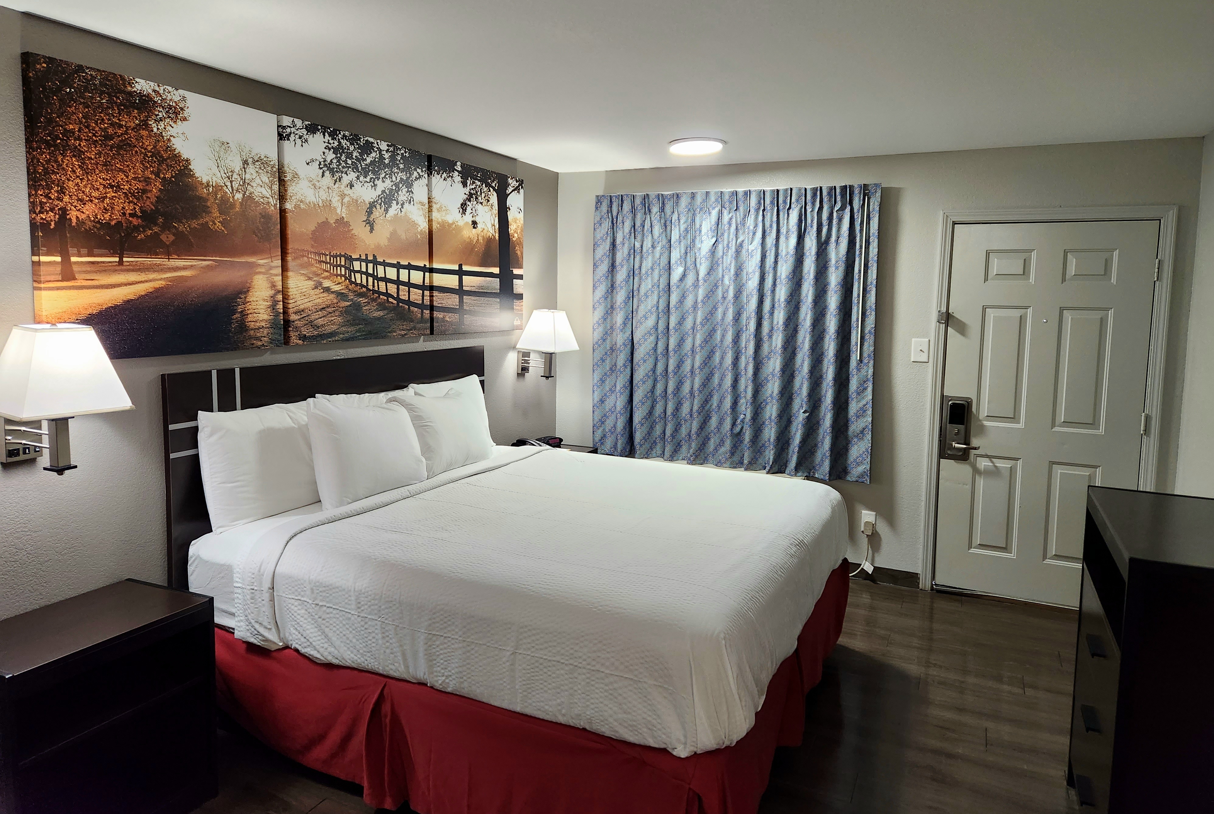 Guest room at the Days Inn by Wyndham Sulphur LA in Sulphur, Louisiana