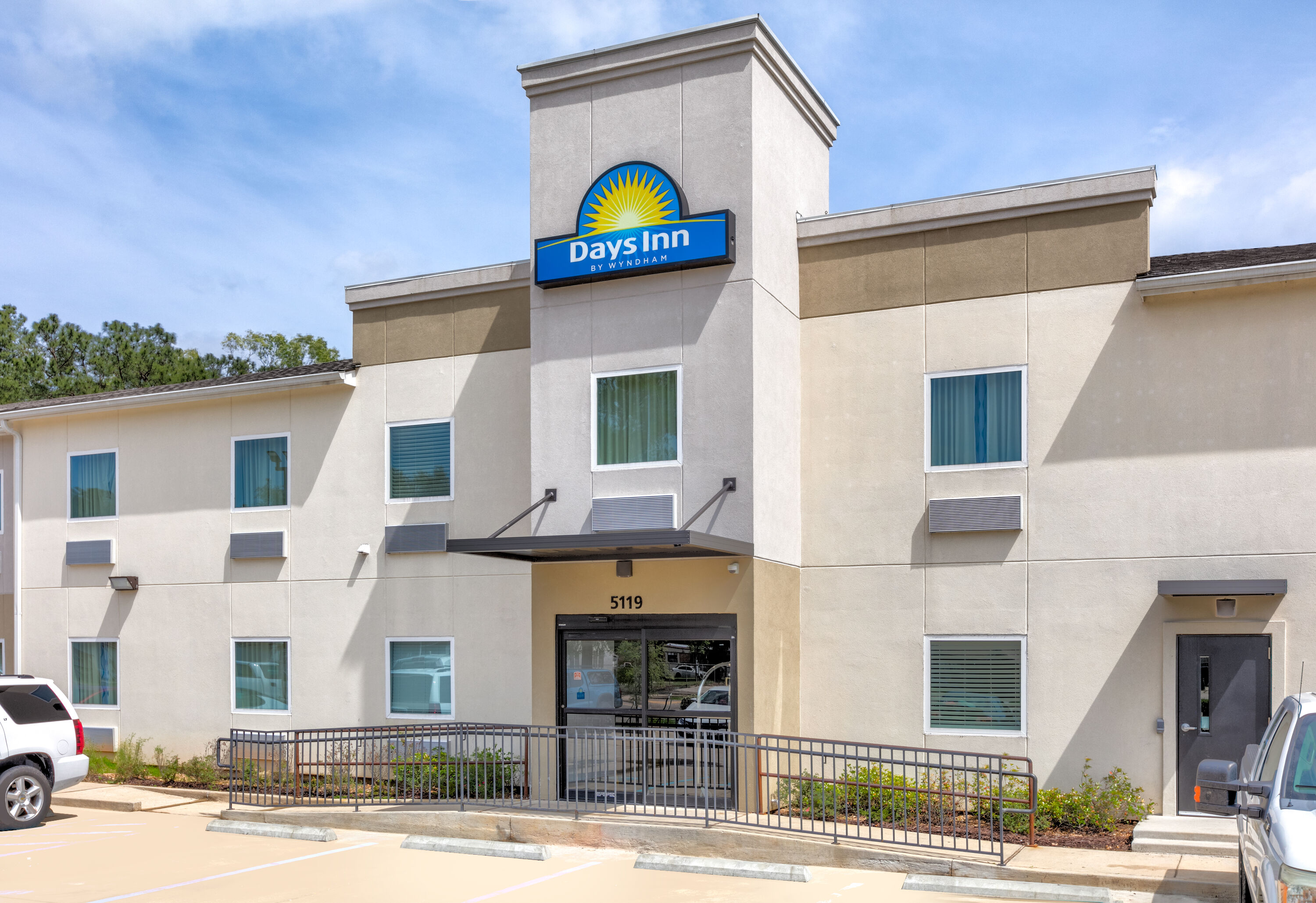Exterior Day Image of Days Inn by Wyndham Zachary LA hotel in Zachary, Louisiana