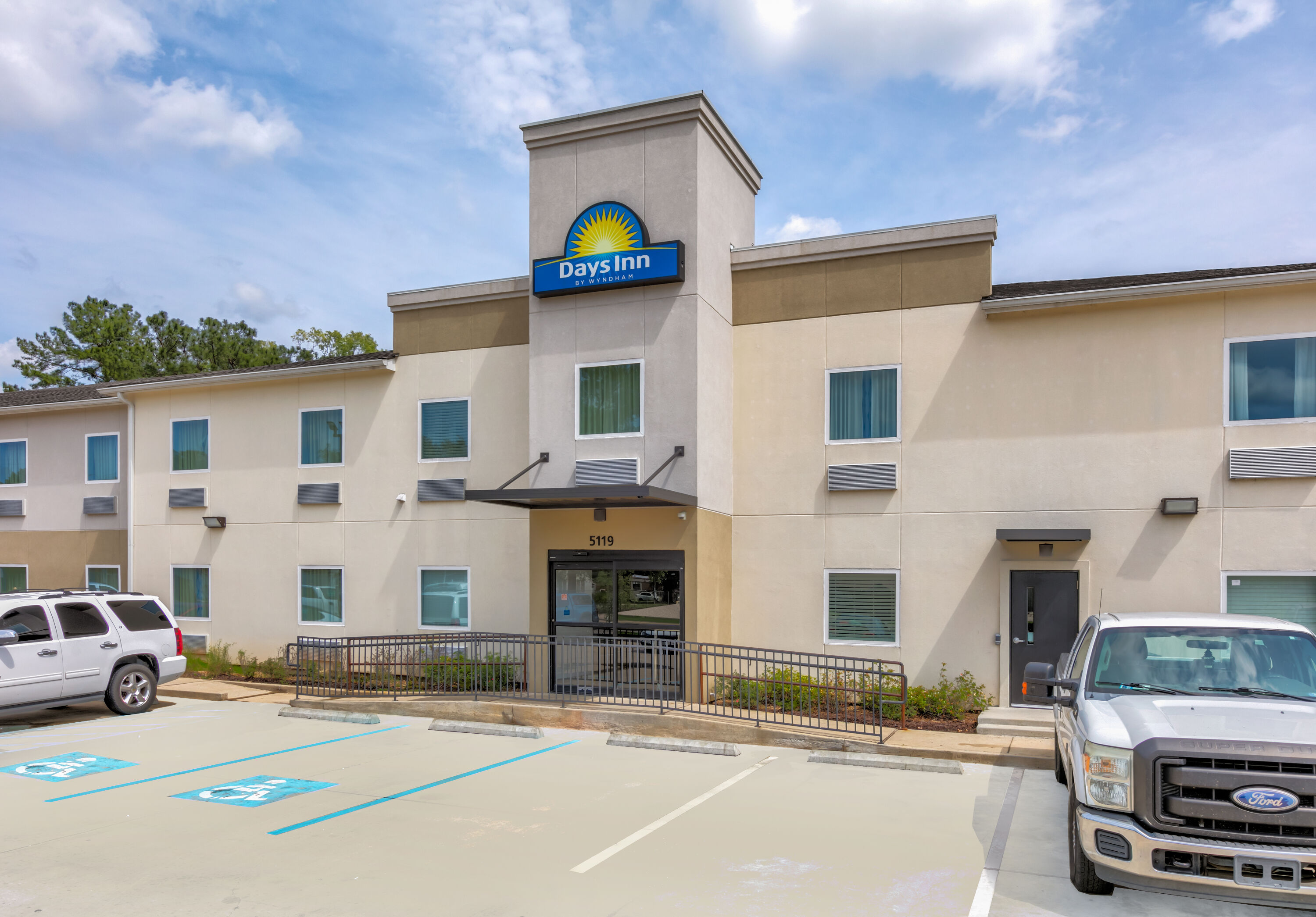Exterior Day Image of Days Inn by Wyndham Zachary LA hotel in Zachary, Louisiana