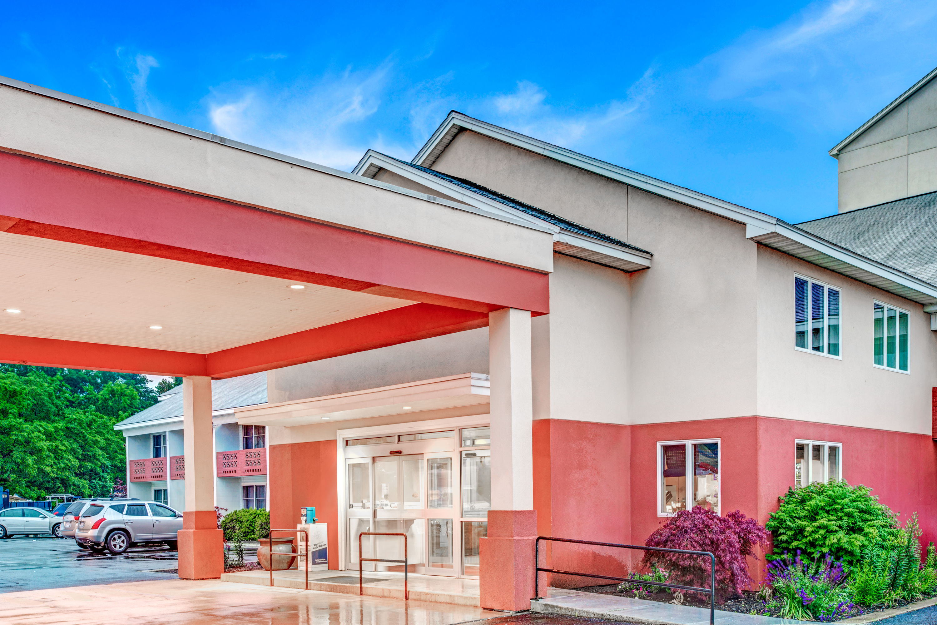 Exterior of Days Hotel by Wyndham Methuen MA Conference Center hotel in Methuen, Massachusetts