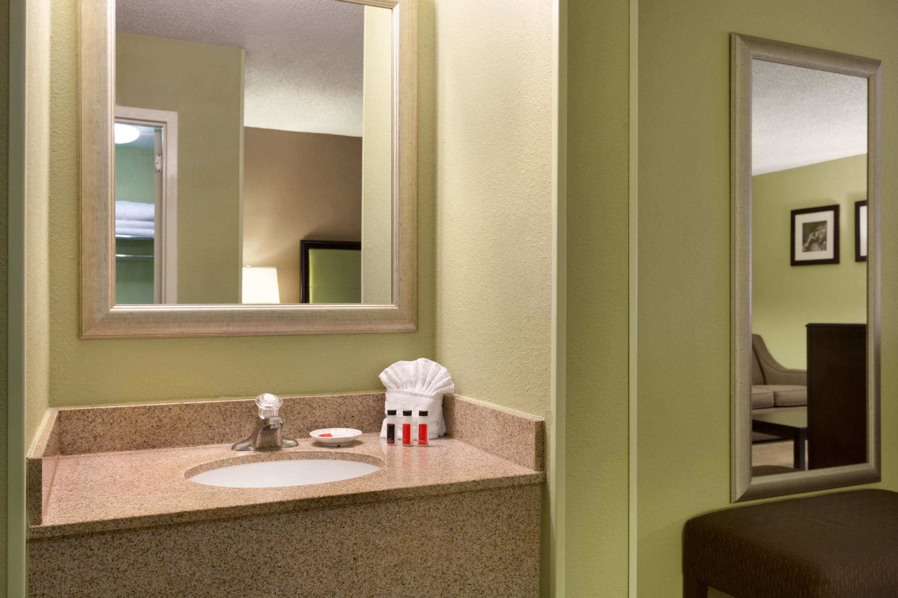 Days inn by wyndham baltimore inner harbor baltimore md hotels