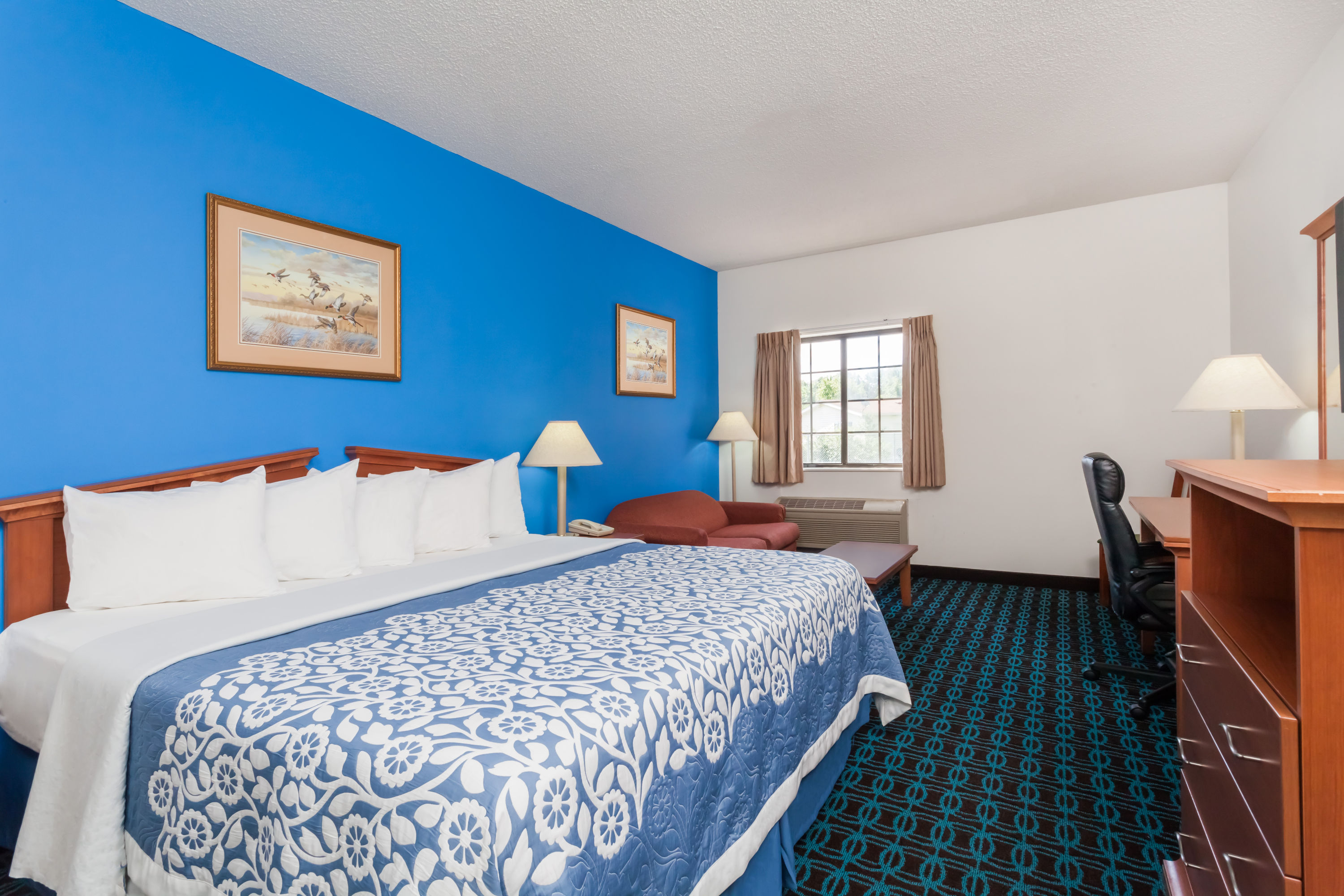 Guest room at the Days Inn & Suites by Wyndham Cambridge in Cambridge, Maryland