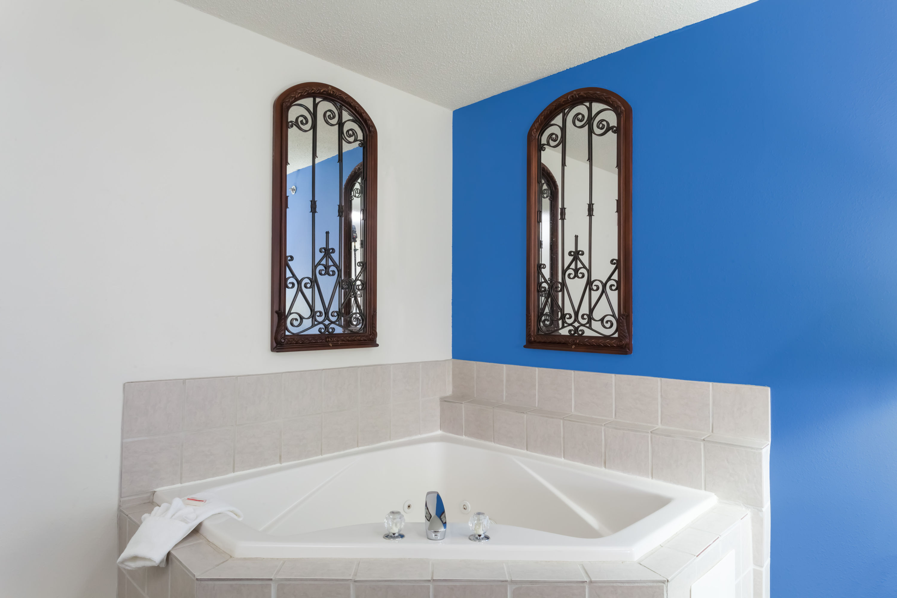 Days Inn & Suites by Wyndham Cambridge suite in Cambridge, Maryland