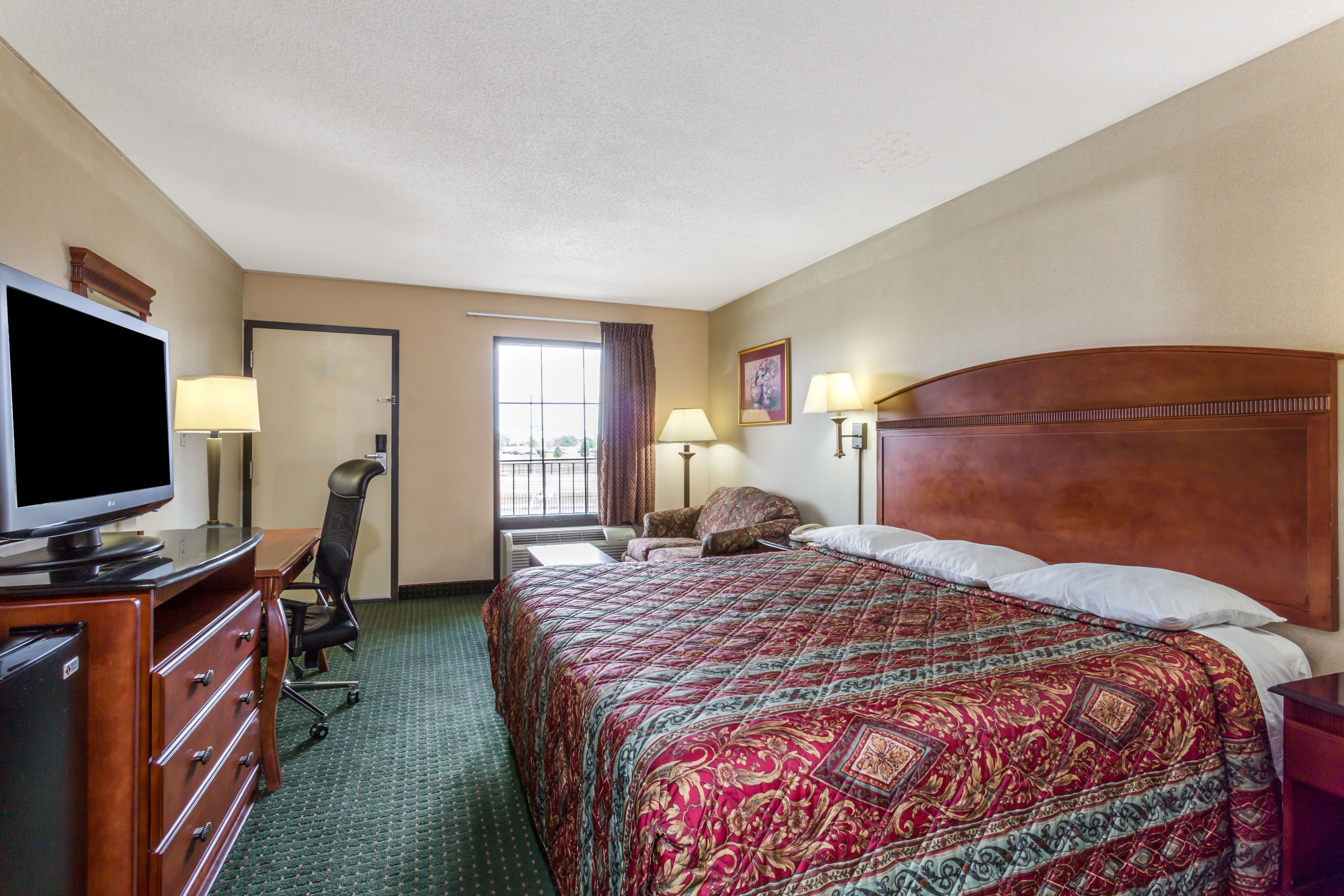 Guest room at the Days Inn by Wyndham Camp Springs/Andrews AFB DC Area in Camp Springs, Maryland