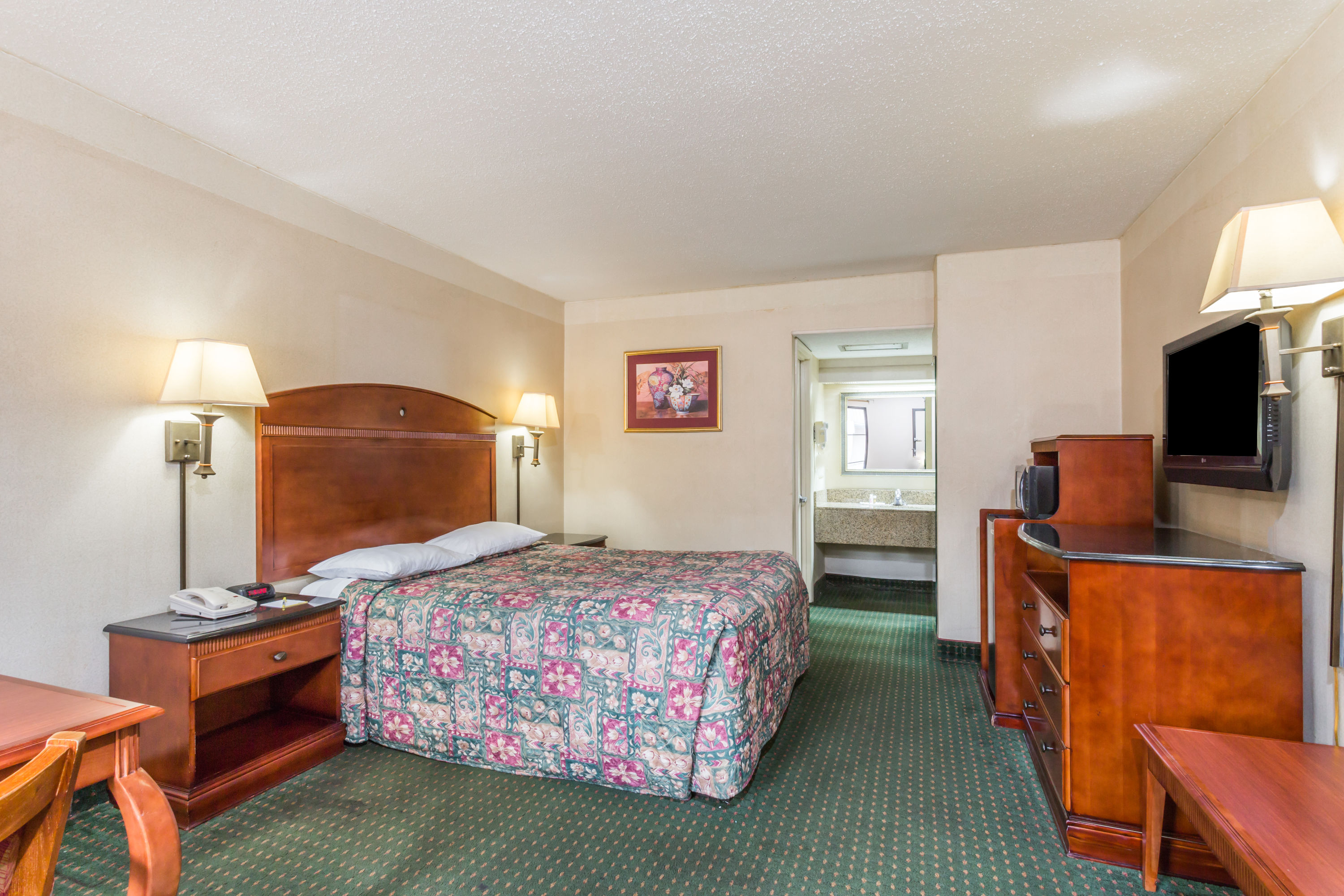 Guest room at the Days Inn by Wyndham Camp Springs/Andrews AFB DC Area in Camp Springs, Maryland