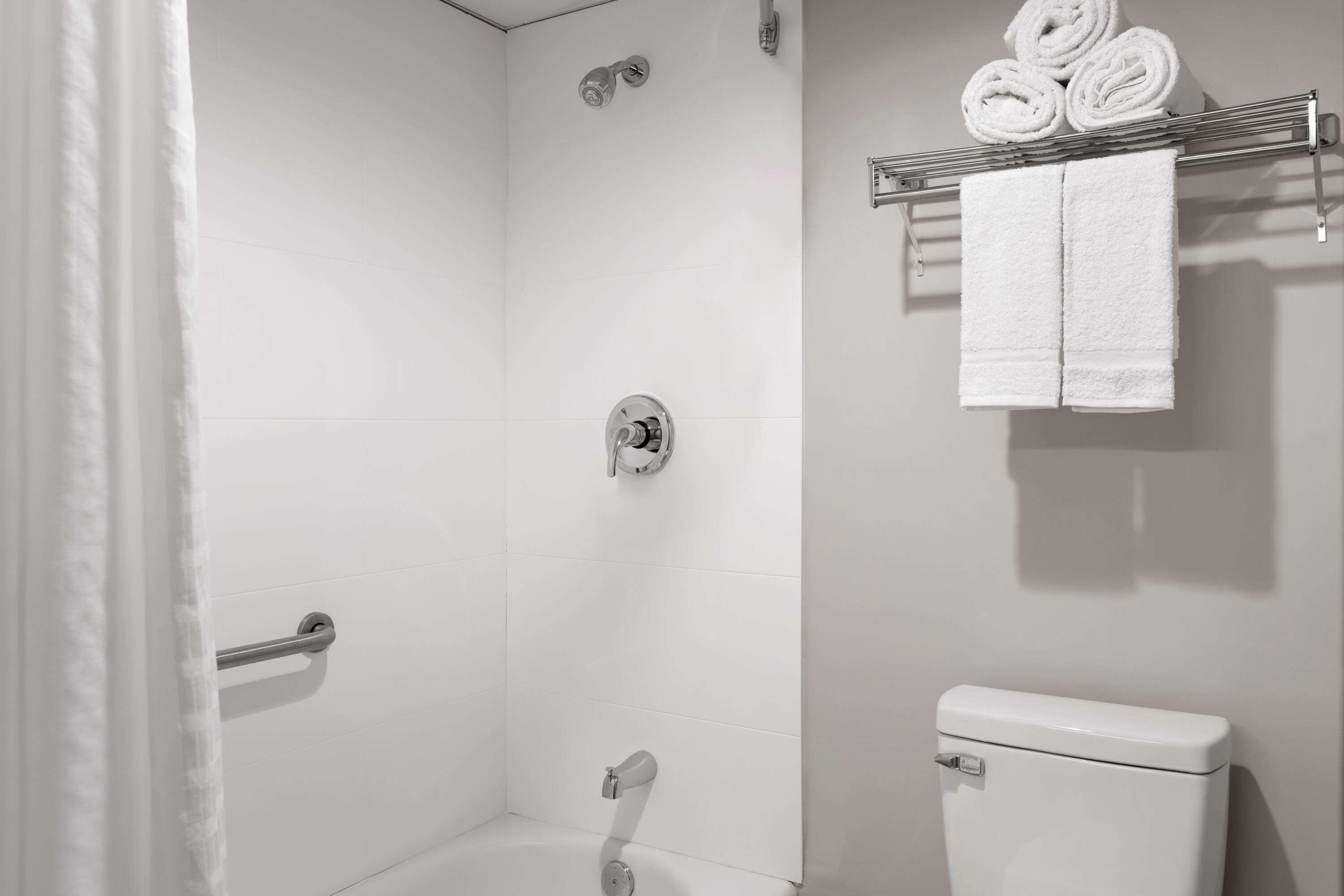 Guest room bath at the Days Inn by Wyndham Hagerstown I-70 in Hagerstown, Maryland