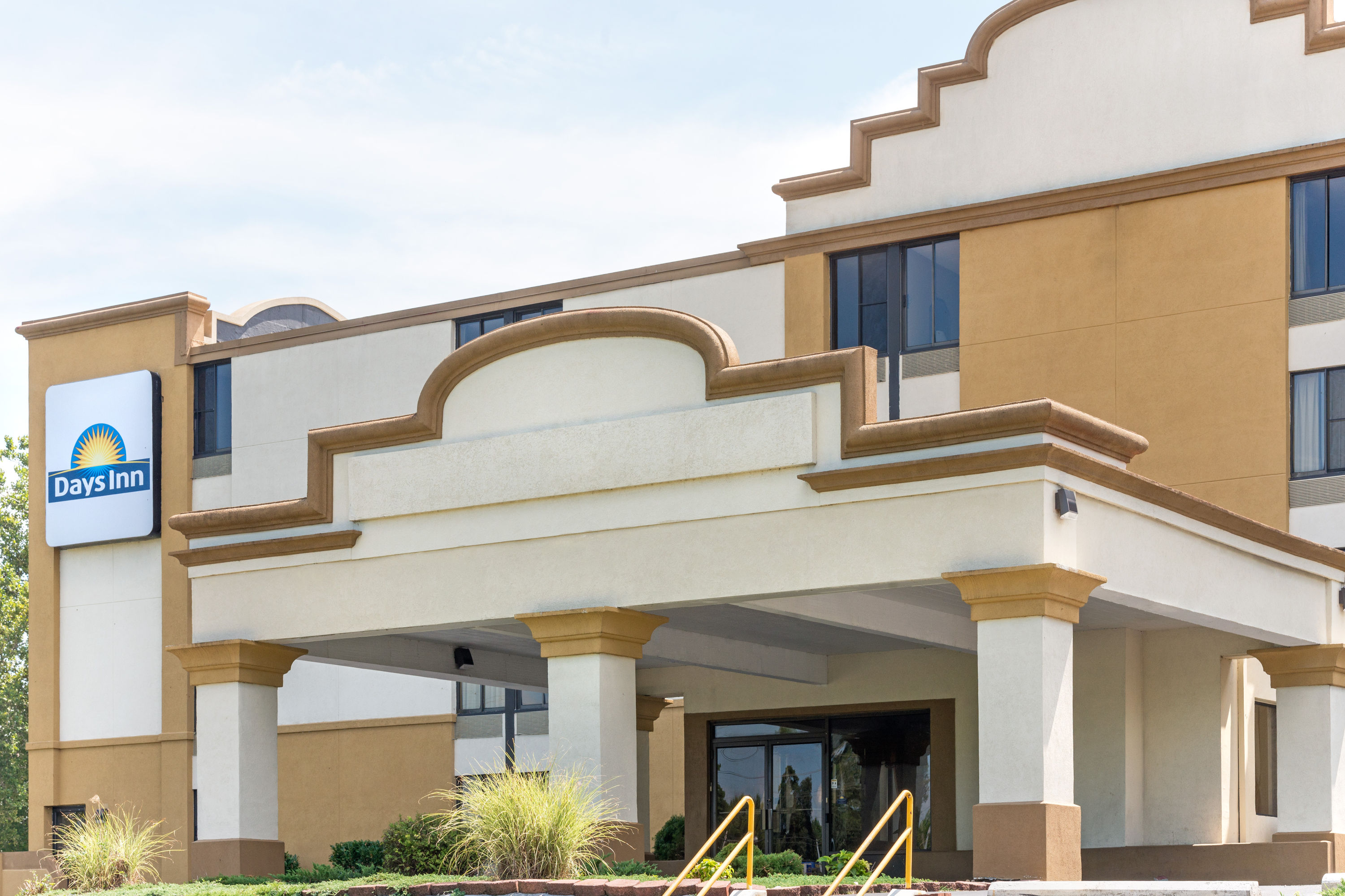 Exterior Day Image of Days Inn by Wyndham Hagerstown I-70 hotel in Hagerstown, Maryland