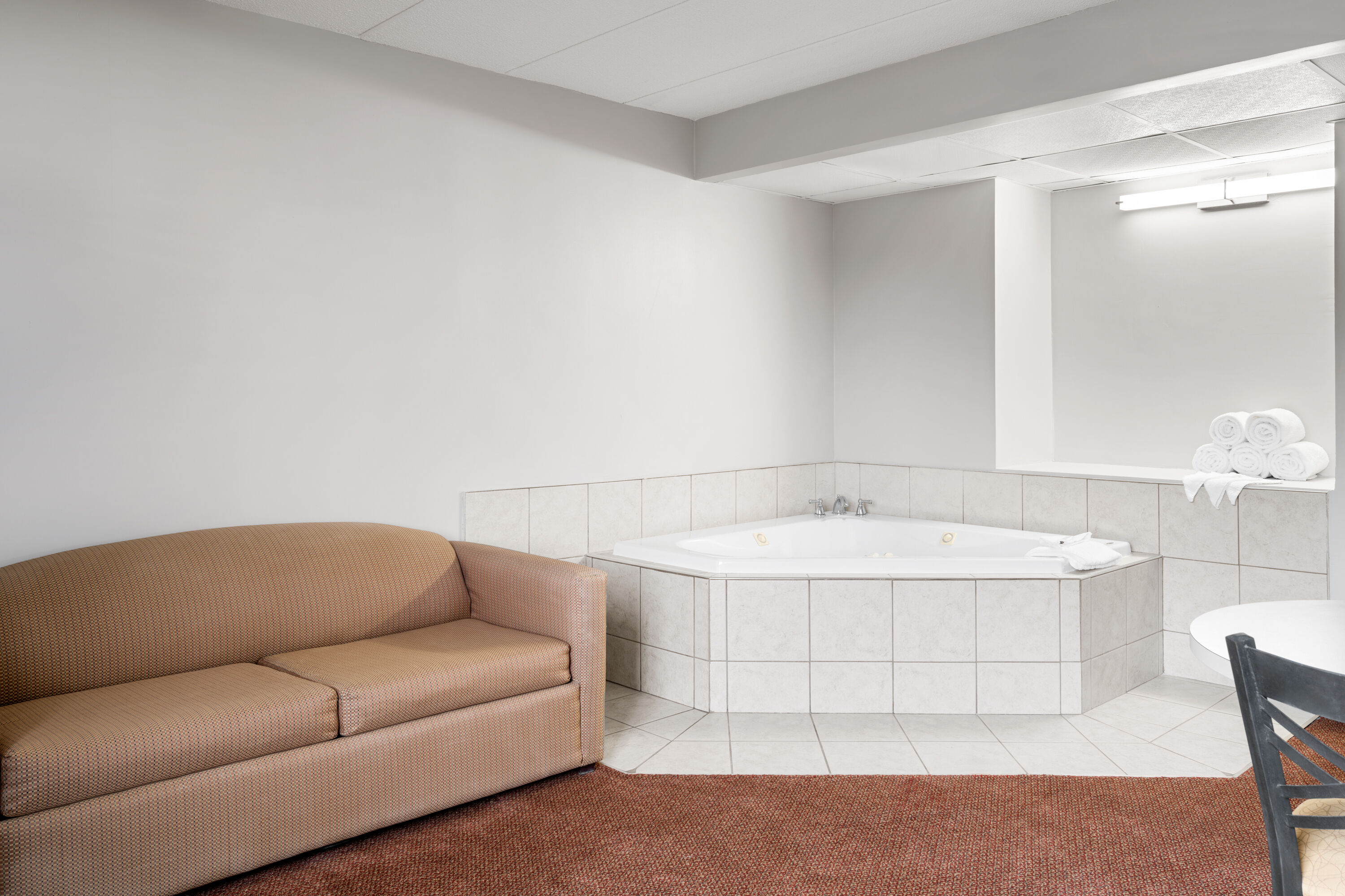 Days Inn by Wyndham Hagerstown I-70 hot tub suite in Hagerstown, Maryland