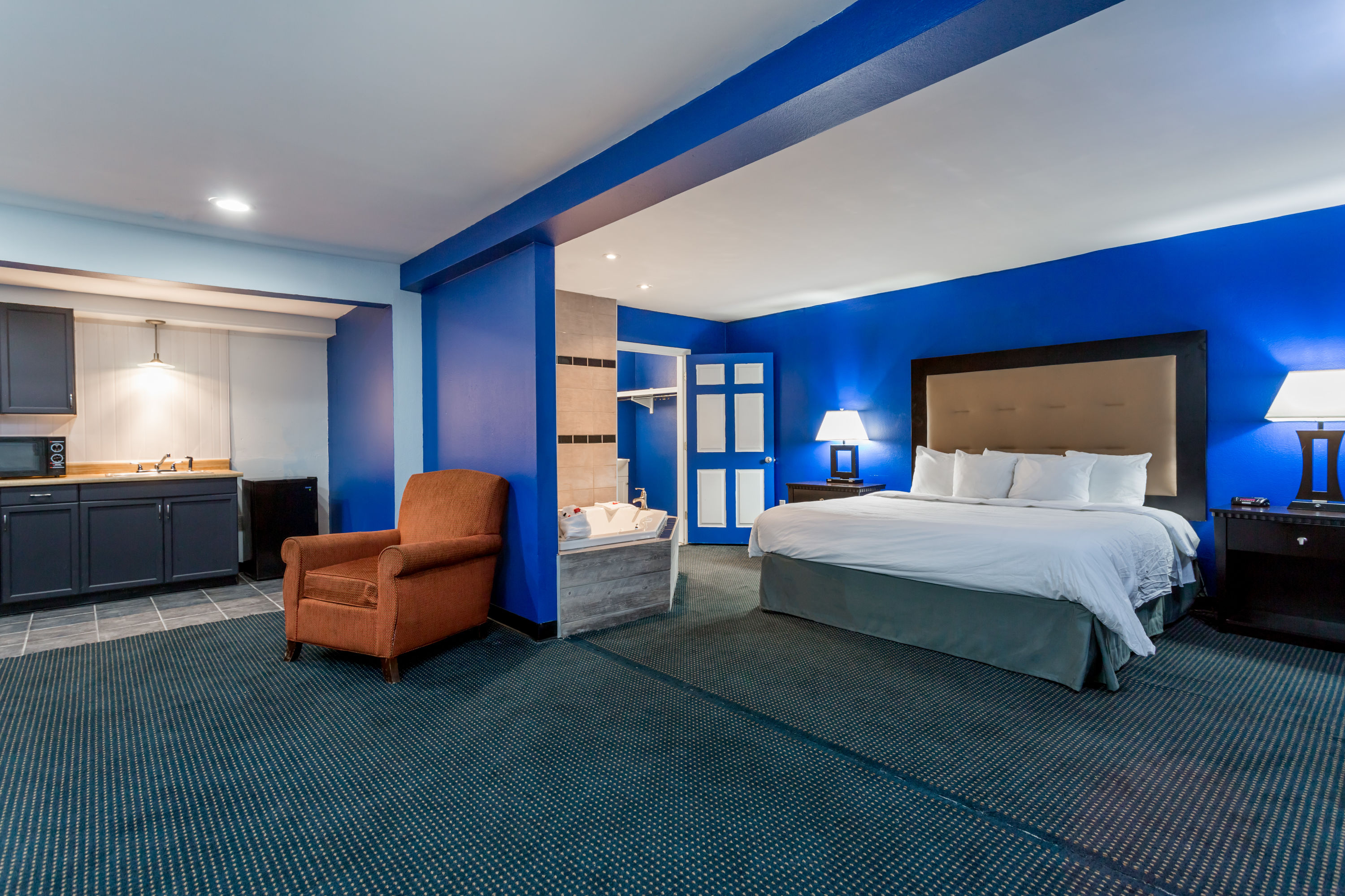 Days Inn by Wyndham Salisbury hot tub suite in Salisbury, Maryland