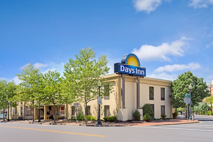 Days Inn By Wyndham Silver Spring Silver Spring Md Hotels