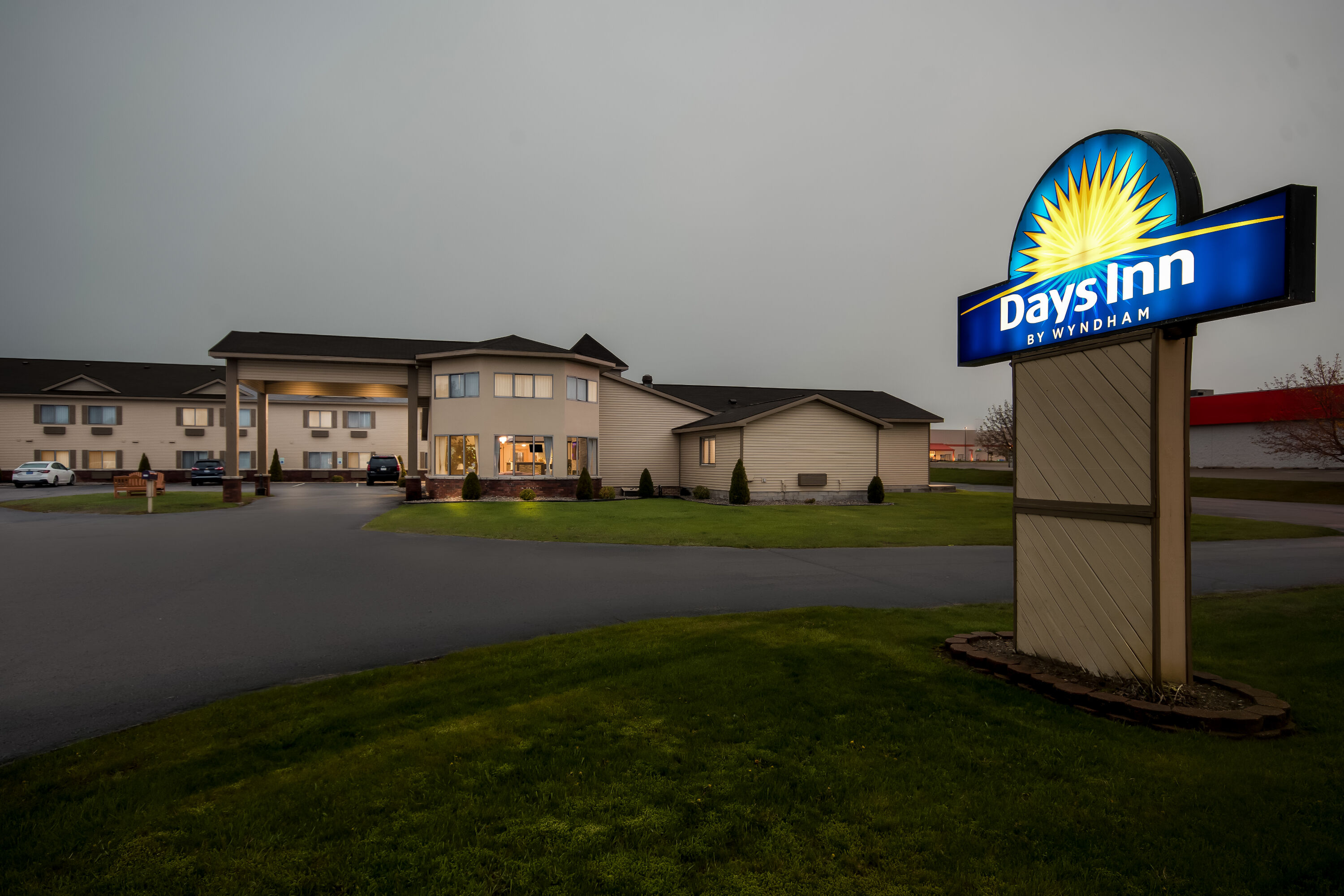 Exterior Night Image of Days Inn by Wyndham Alpena hotel in Alpena, Michigan
