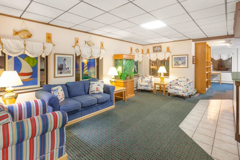 Days Inn Alpena hotel lobby in Alpena, Michigan