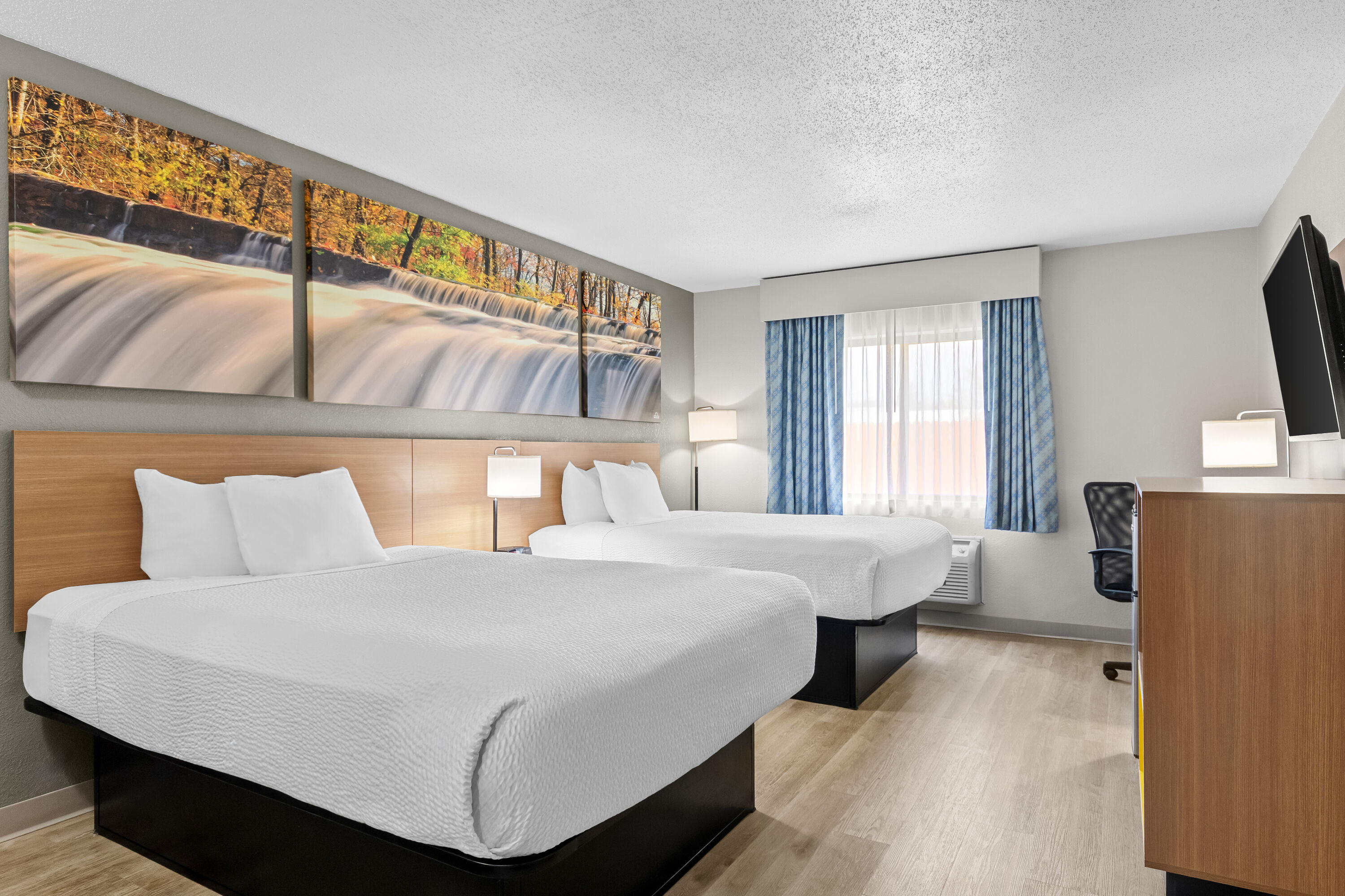 Double bed guest room at the Days Inn by Wyndham Alpena in Alpena, Michigan