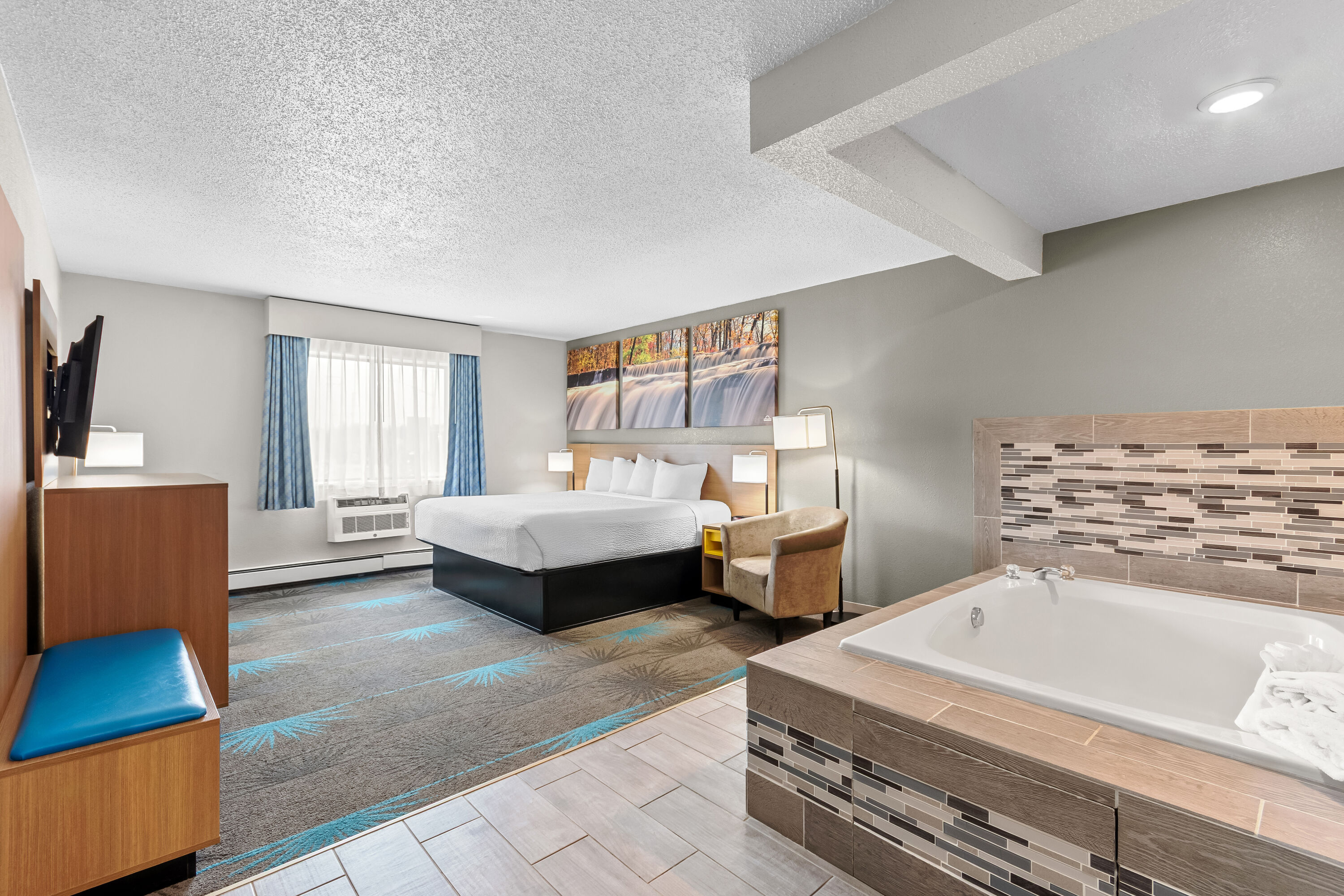 King bed guest room at the Days Inn by Wyndham Alpena in Alpena, Michigan