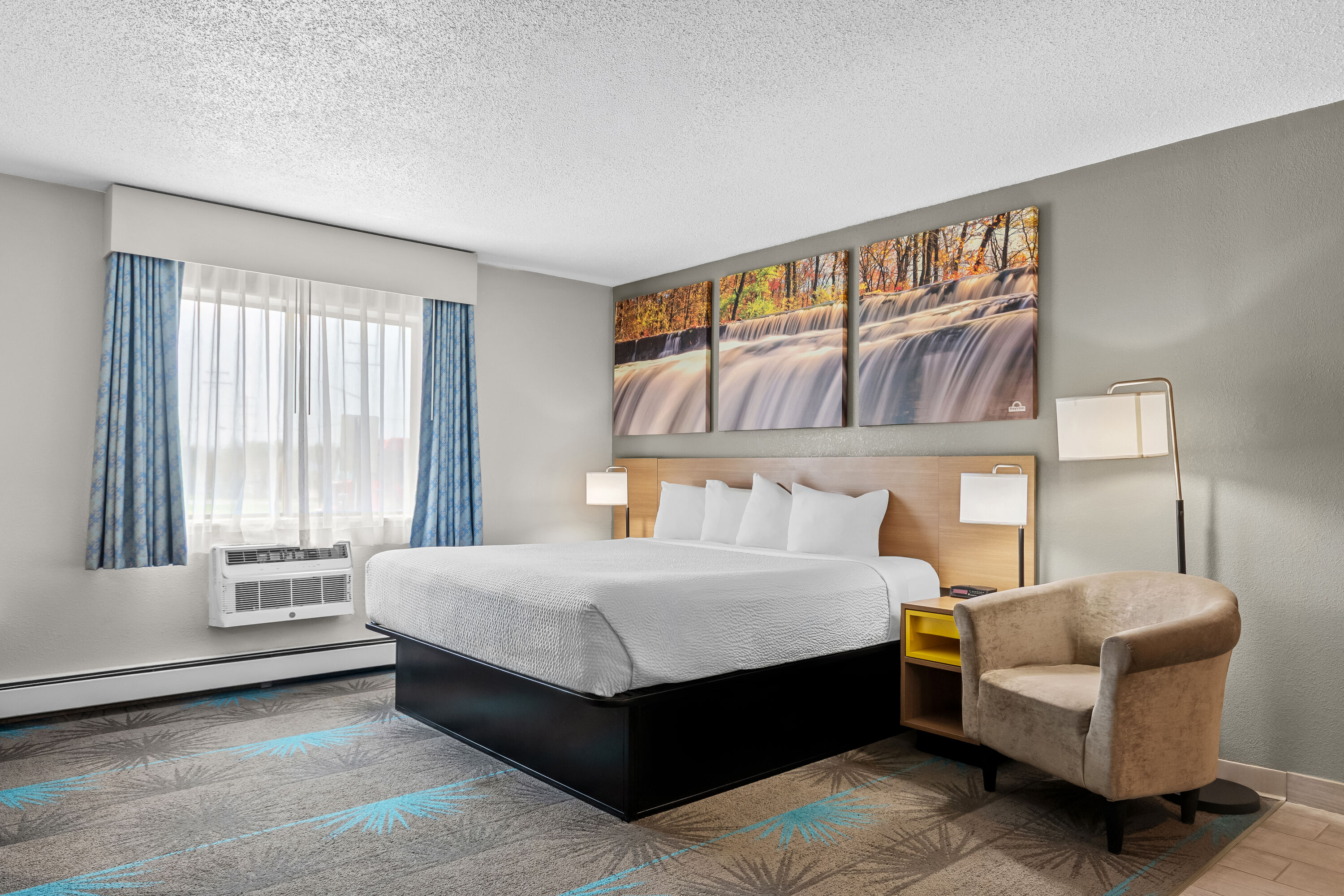 King bed guest room at the Days Inn by Wyndham Alpena in Alpena, Michigan
