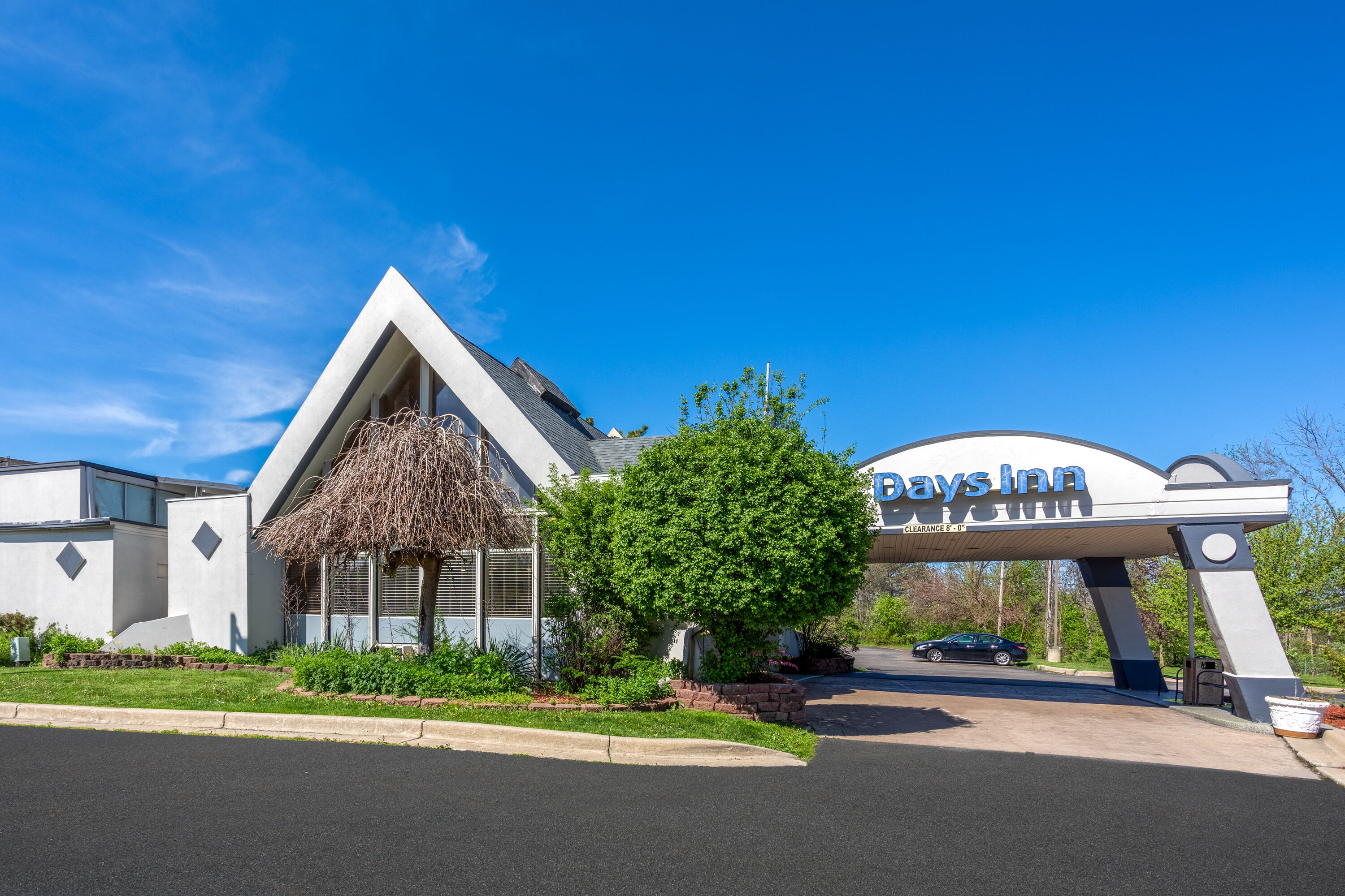 Exterior Day Image of Days Inn by Wyndham Ann Arbor hotel in Ann Arbor, Michigan