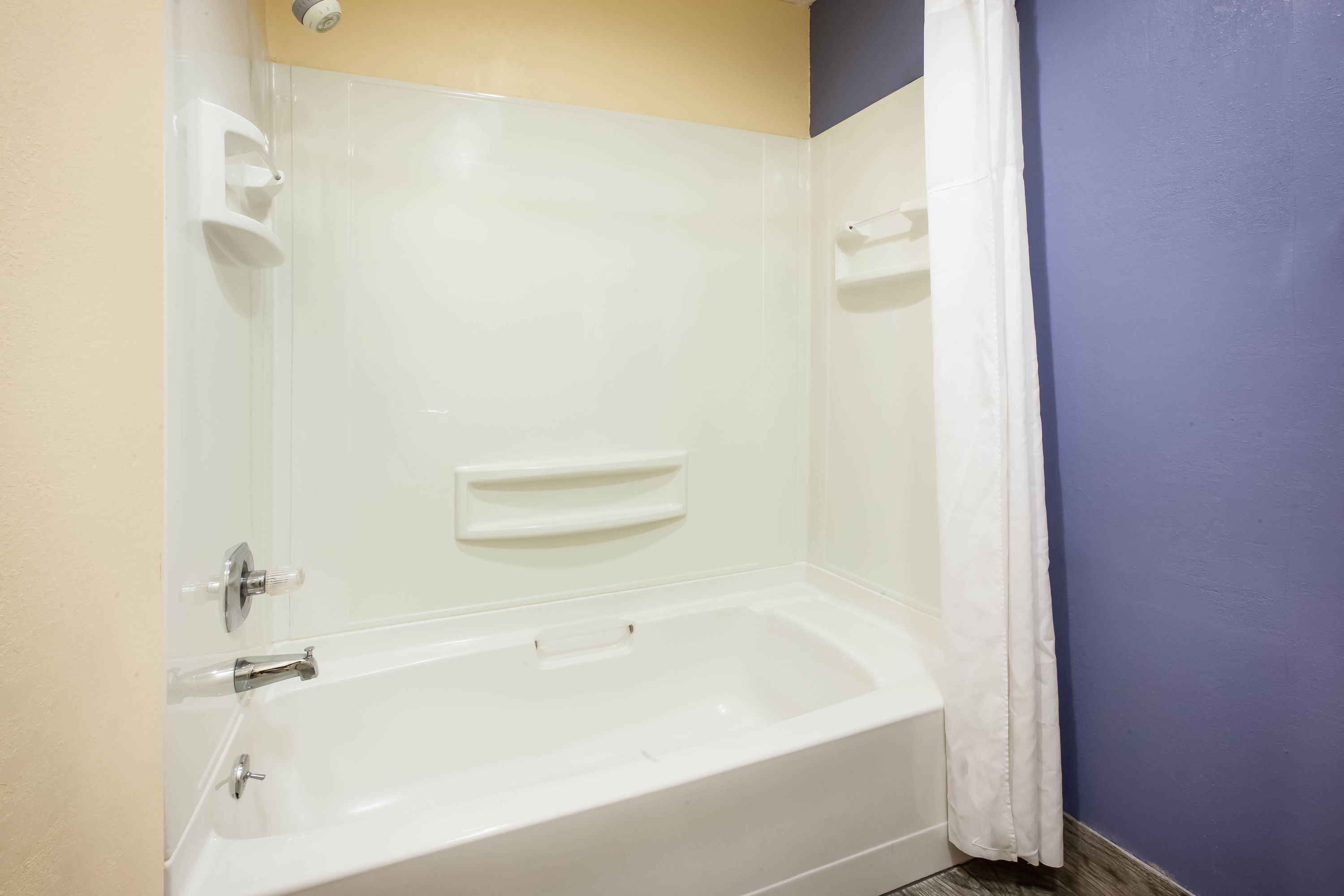Guest room bath at the Days Inn by Wyndham Cadillac in Cadillac, Michigan