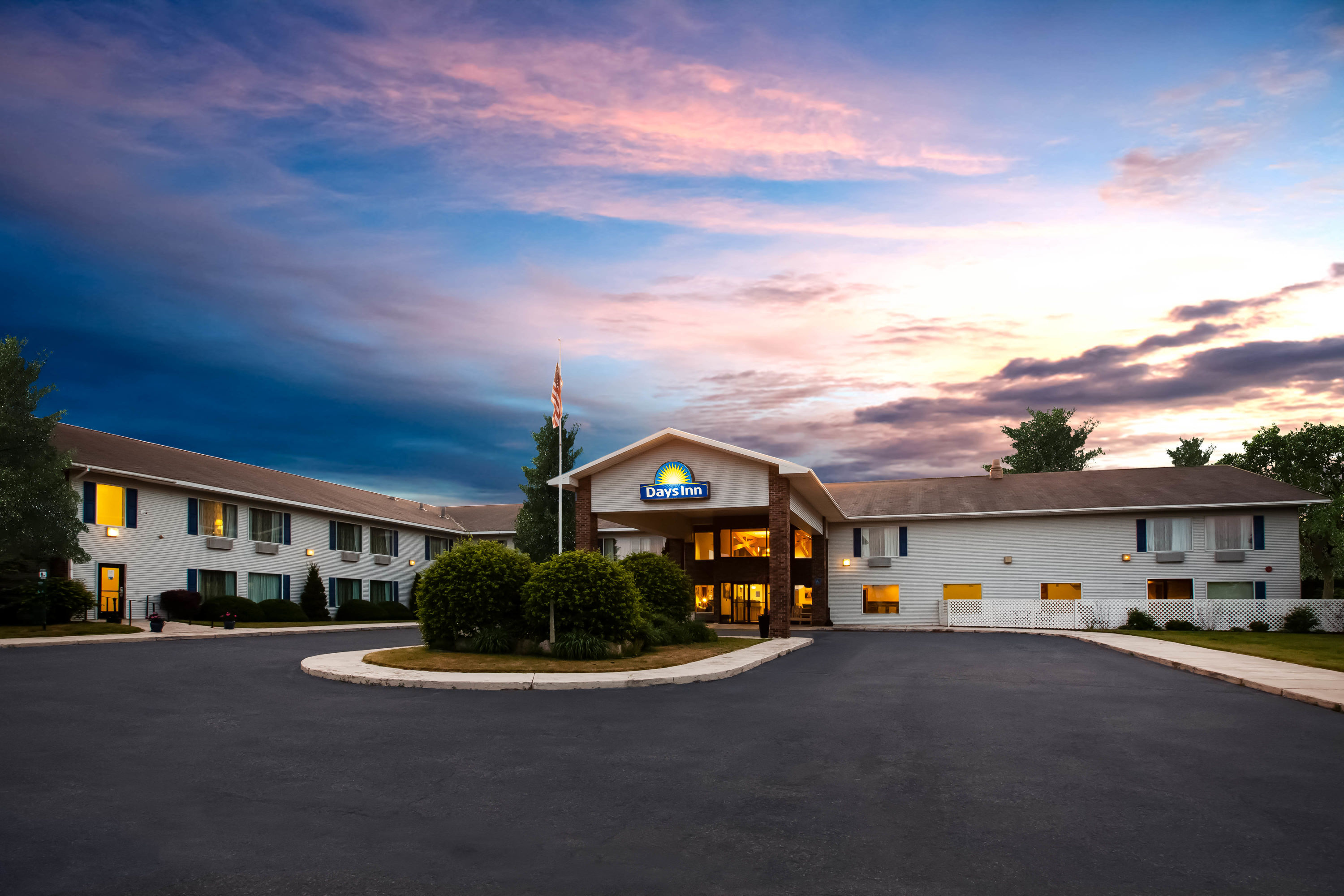 Days Inn By Wyndham Cadillac Cadillac Mi Hotels