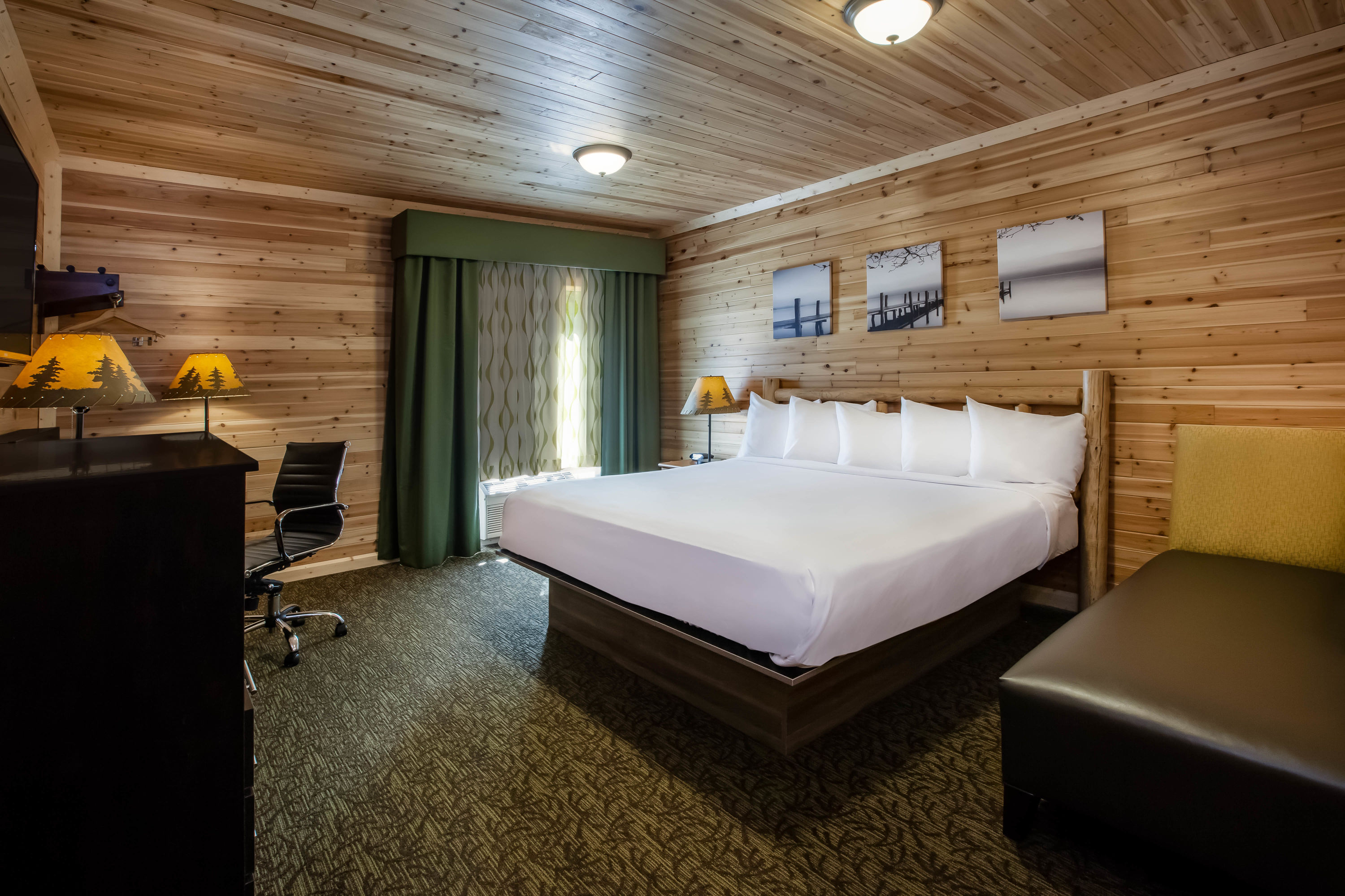 Guest room at the Days Inn by Wyndham Cadillac in Cadillac, Michigan