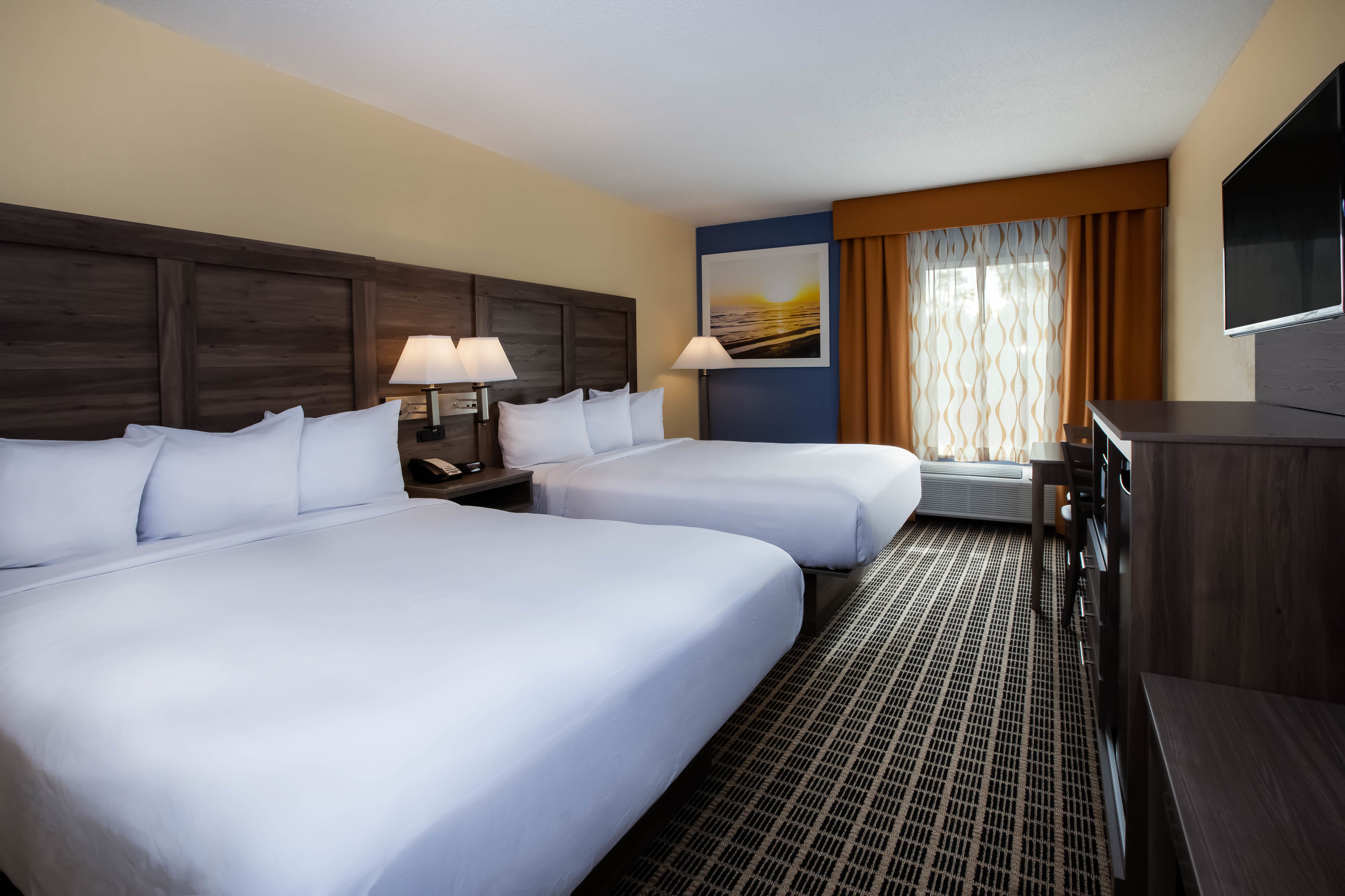 Guest room at the Days Inn by Wyndham Cadillac in Cadillac, Michigan