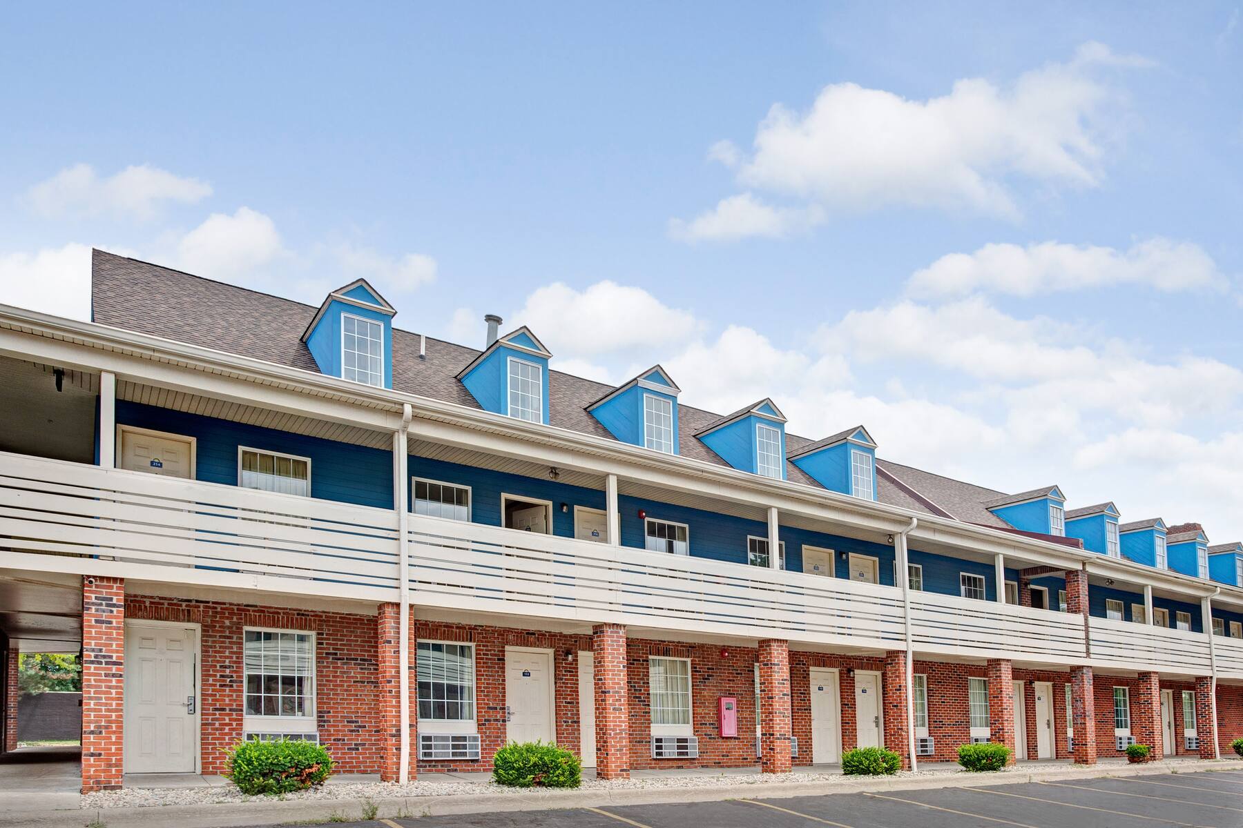 Exterior of Days Inn Canton hotel in Canton, Michigan Exterior of Days Inn Canton hotel in Canton, Michigan