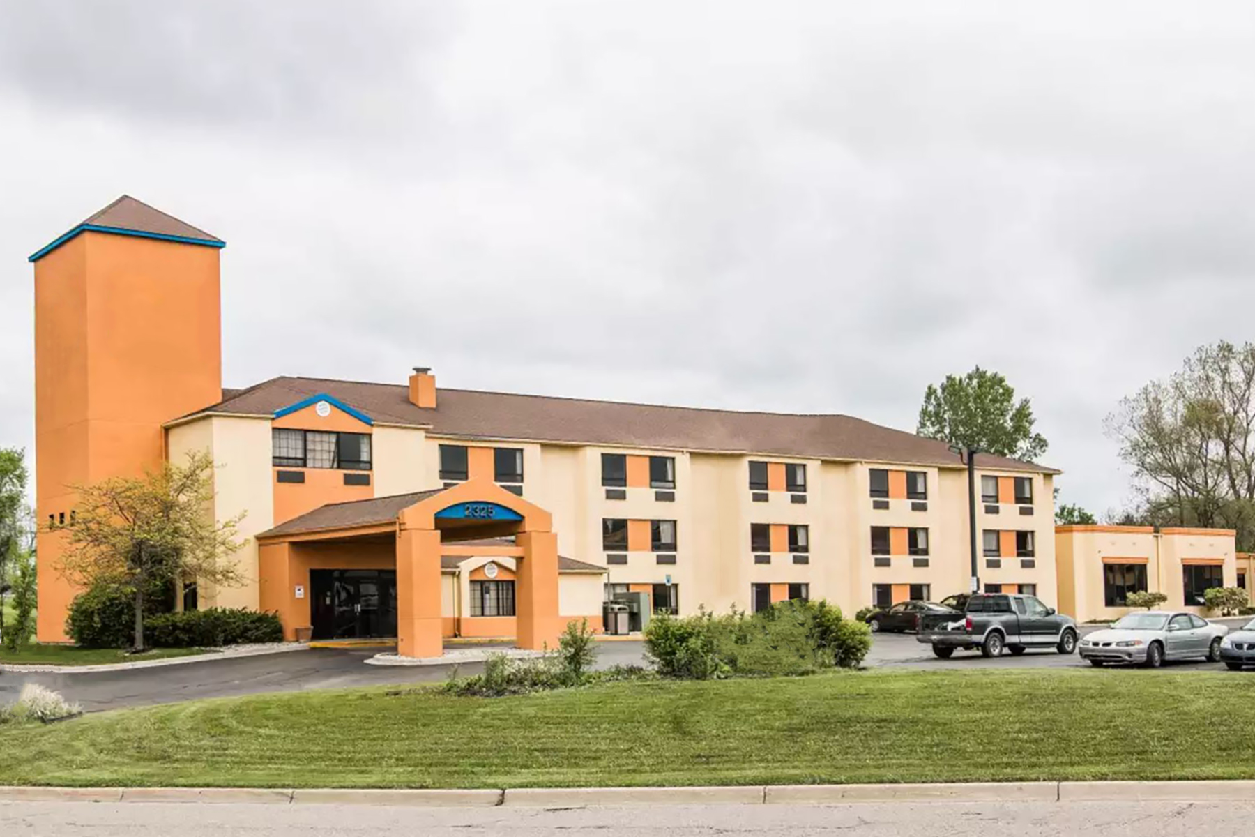 Exterior of Days Inn by Wyndham Flint/Bishop International Airport hotel in Flint, Michigan