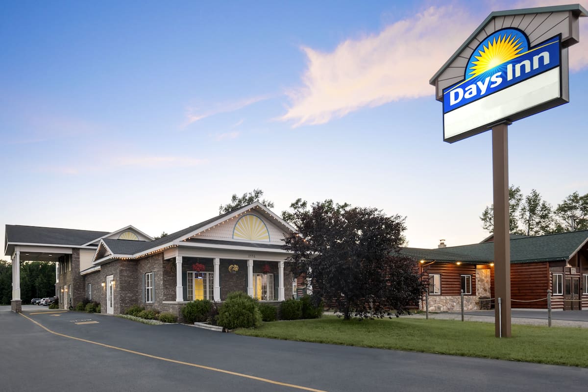 Days Inn By Wyndham Grayling Hotels Mi 49738 Exterior Of Days Inn By Wyndham Grayling Hotel In Michigan