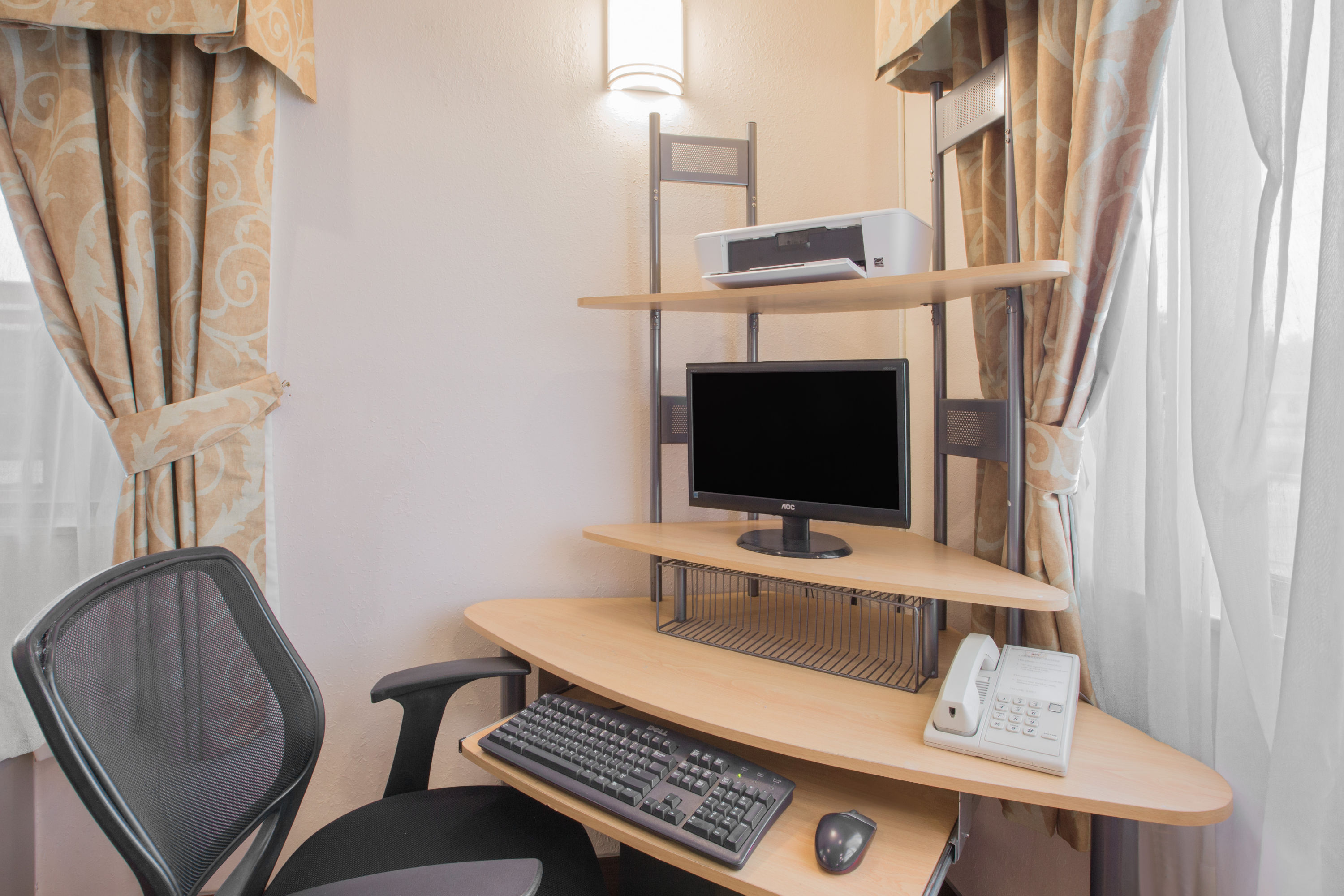 Days Inn by Wyndham Hillsdale business center in Hillsdale, Michigan