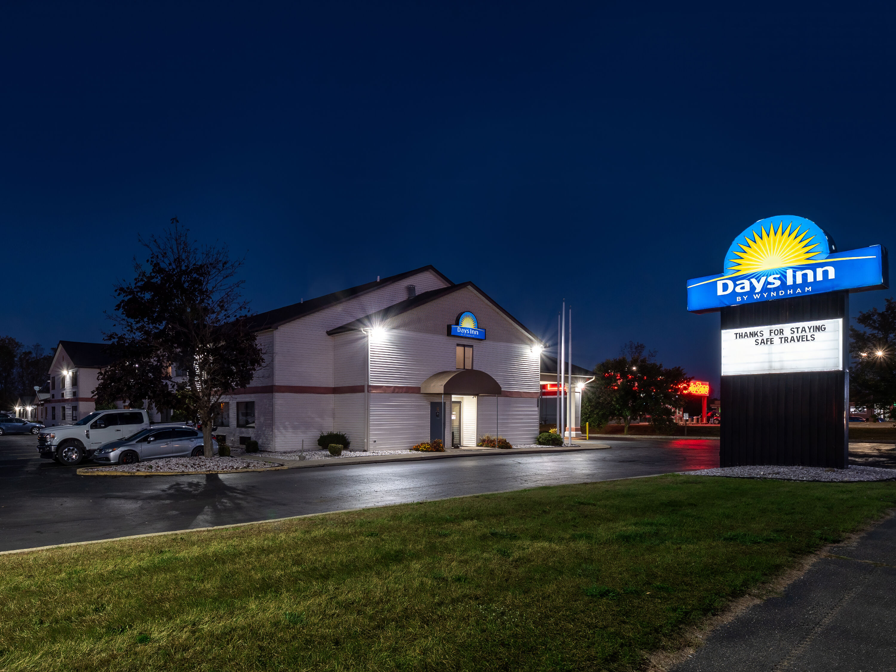 Exterior Night Image of Days Inn by Wyndham Hillsdale hotel in Hillsdale, Michigan