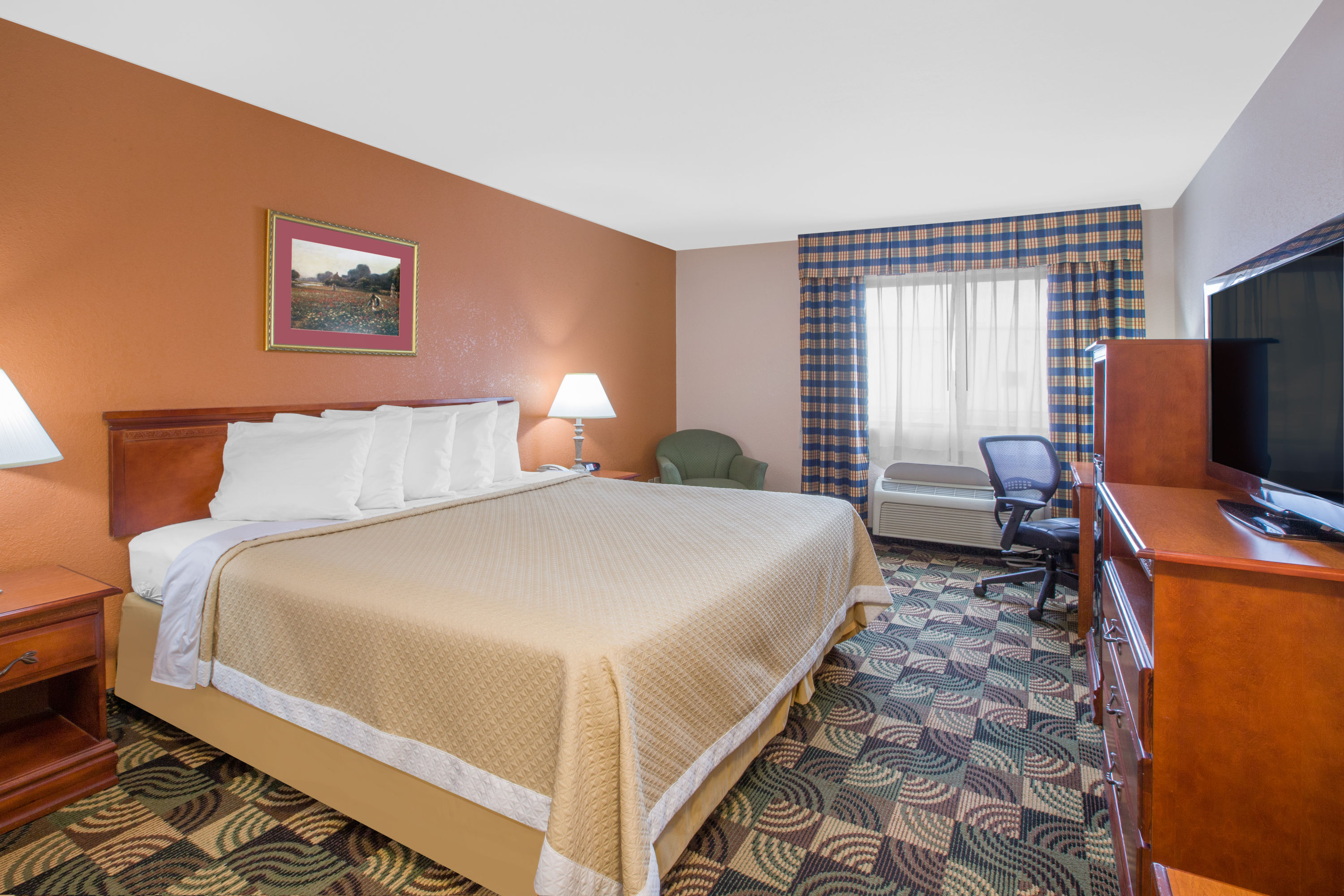 Guest room at the Days Inn by Wyndham Hillsdale in Hillsdale, Michigan