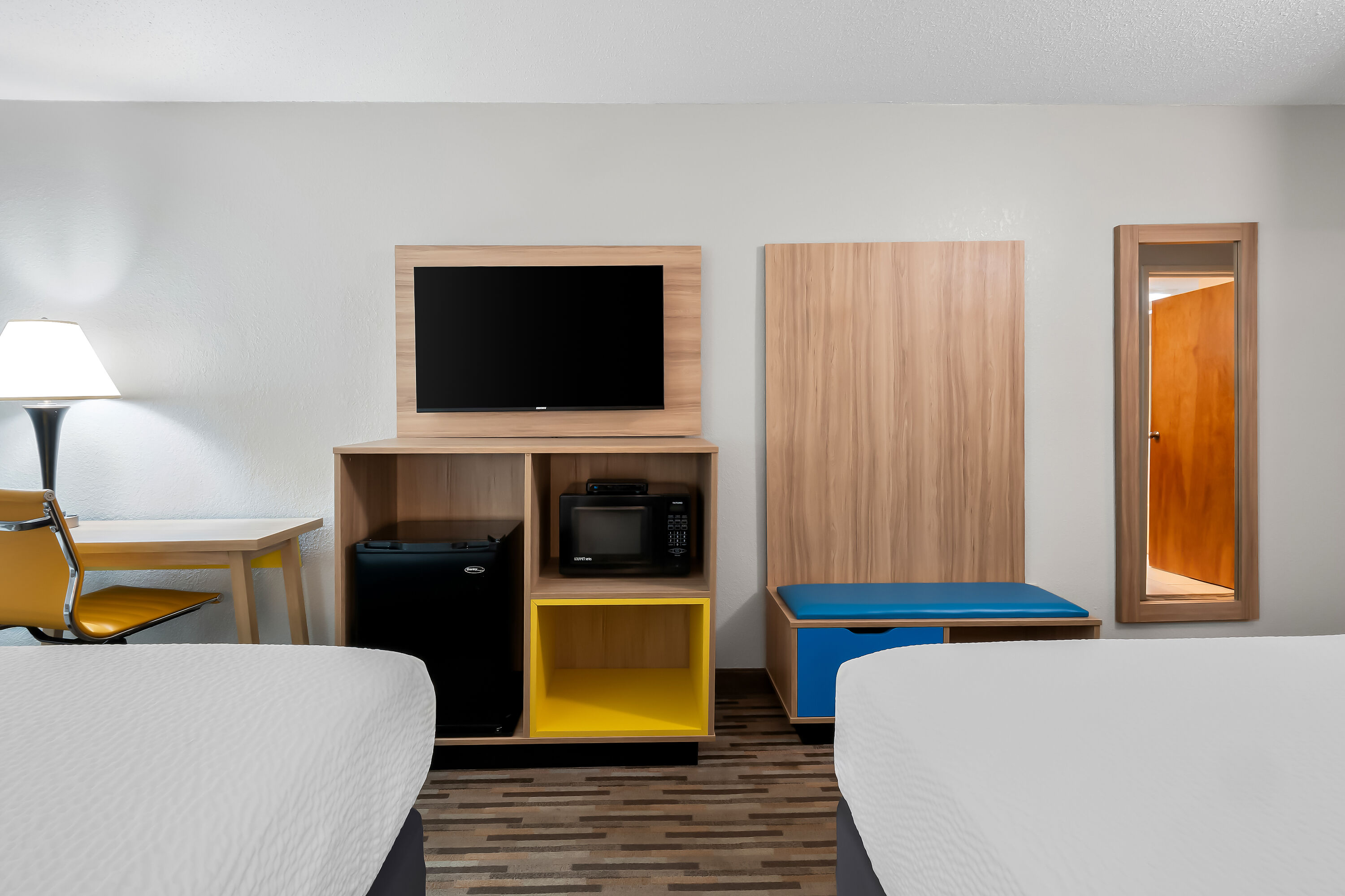 Double bed guest room at the Days Inn by Wyndham Hillsdale in Hillsdale, Michigan