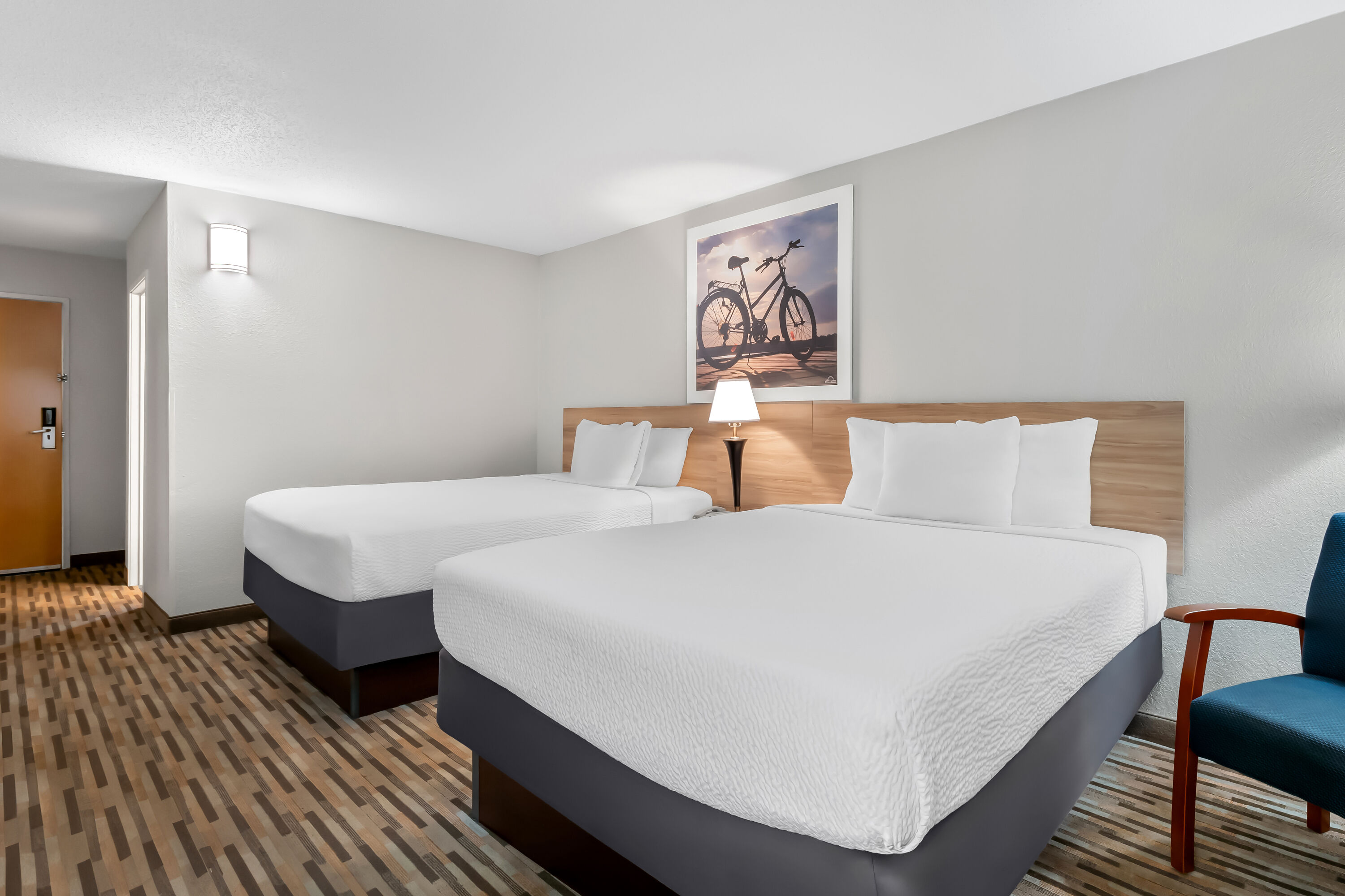 Double bed guest room at the Days Inn by Wyndham Hillsdale in Hillsdale, Michigan