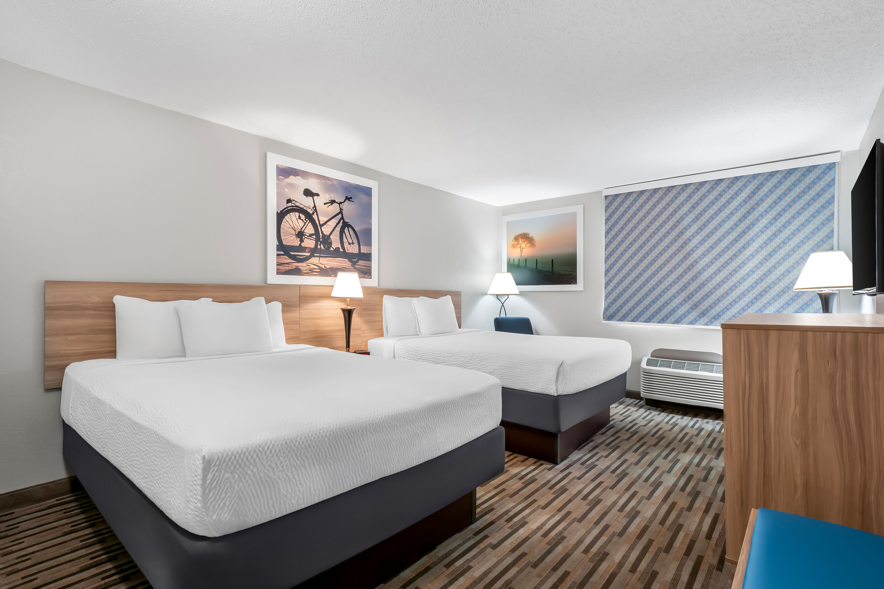 Double bed guest room at the Days Inn by Wyndham Hillsdale in Hillsdale, Michigan