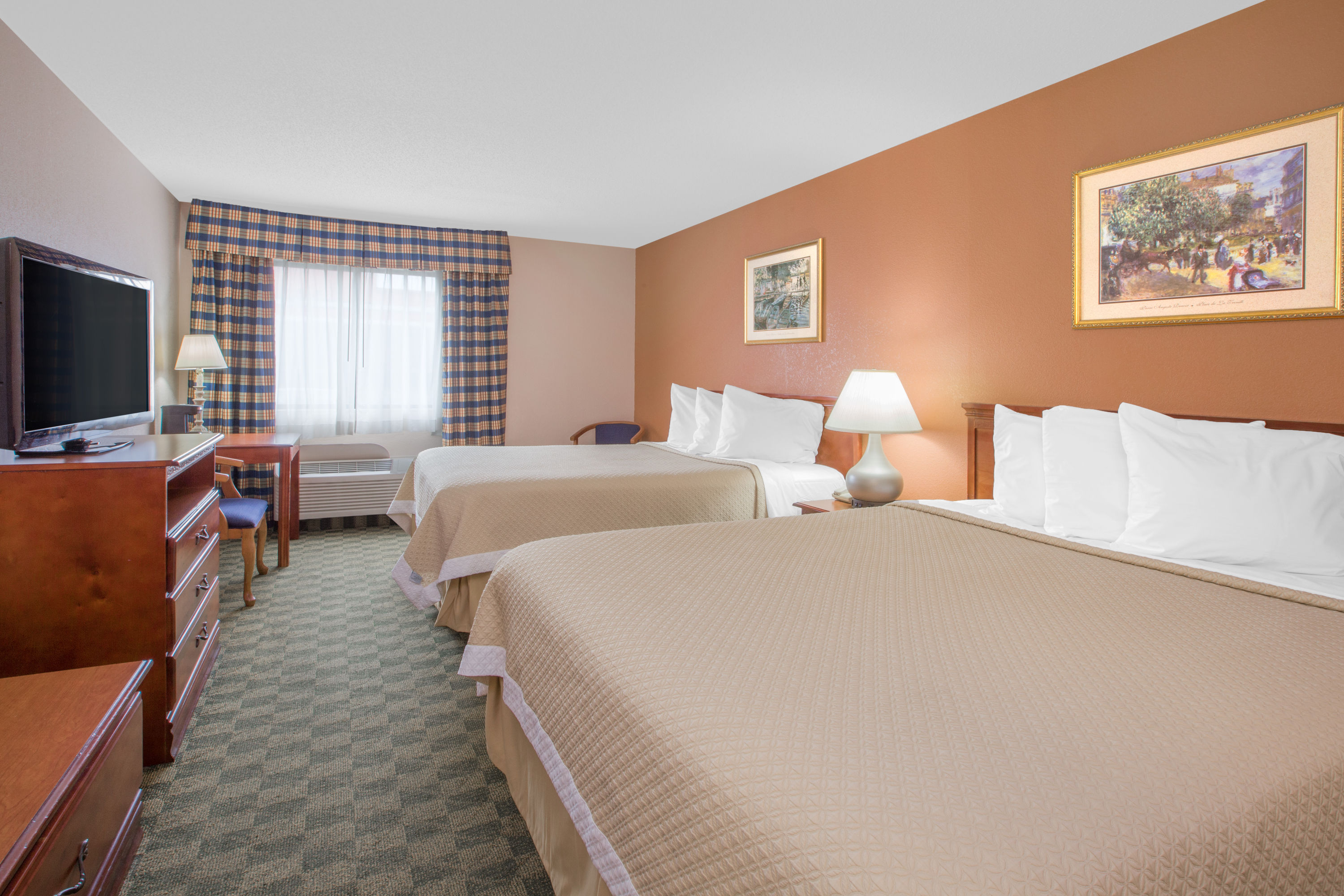 Days Inn by Wyndham Hillsdale suite in Hillsdale, Michigan