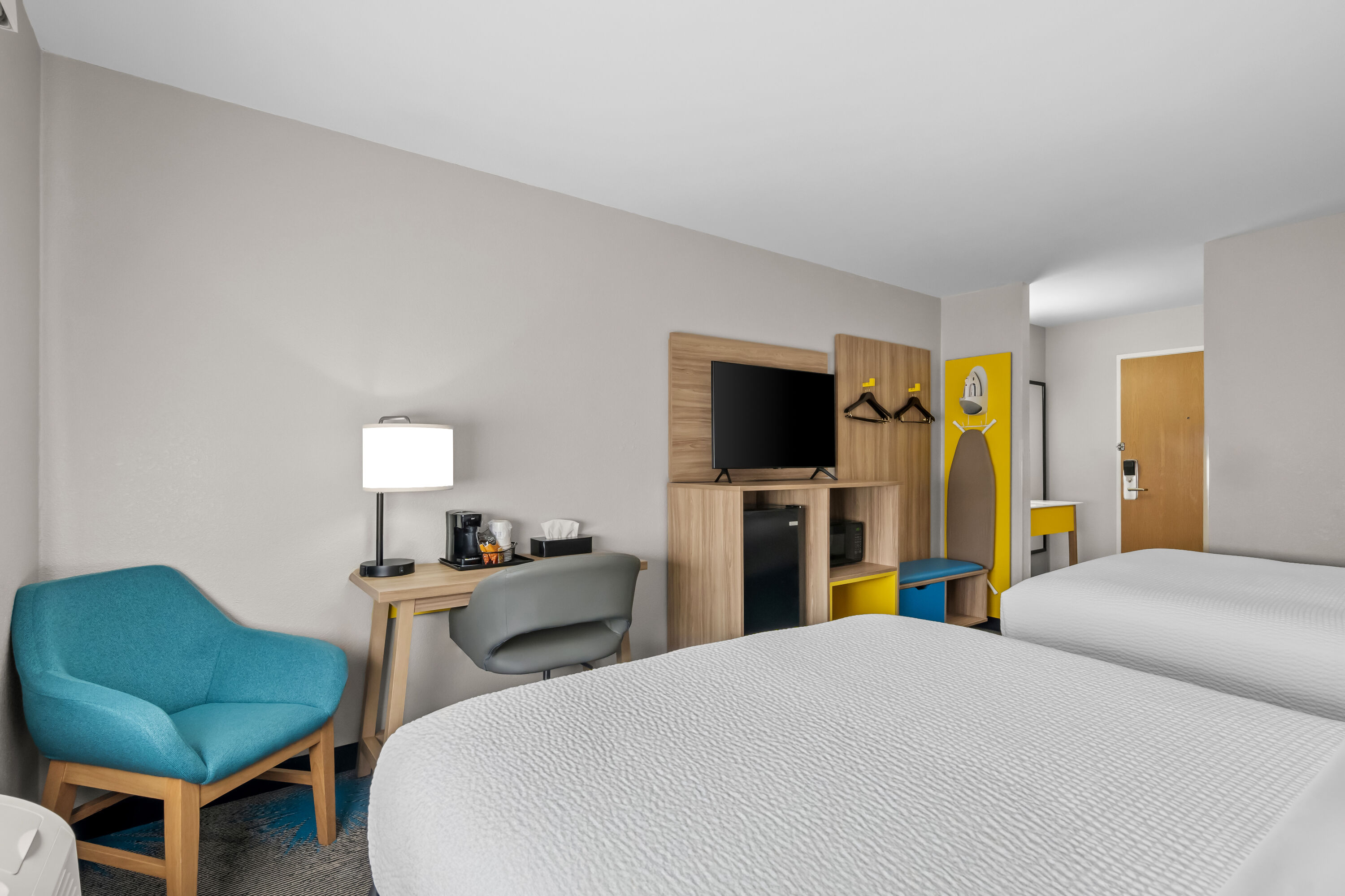 Double bed guest room at the Days Inn by Wyndham Imlay City in Imlay City, Michigan