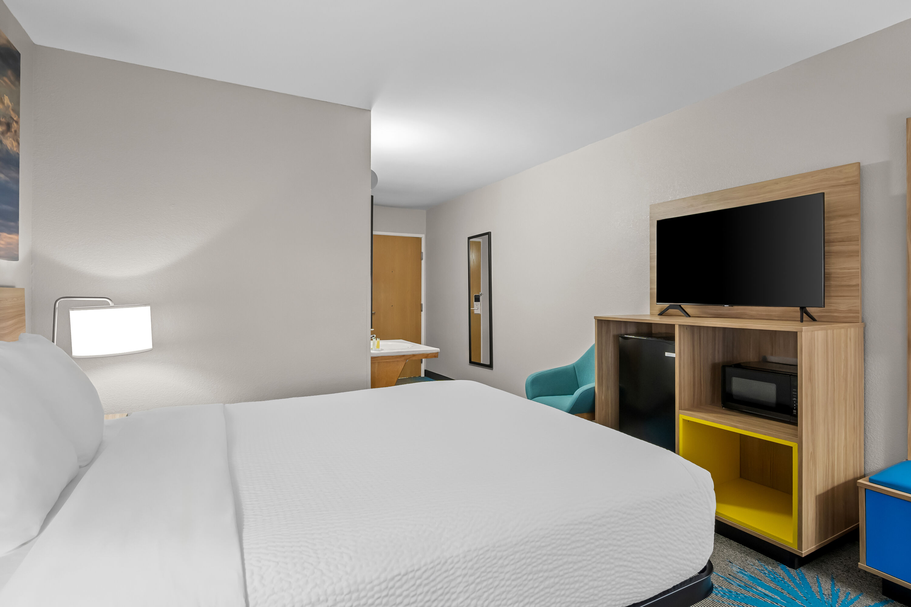 King bed guest room at the Days Inn by Wyndham Imlay City in Imlay City, Michigan