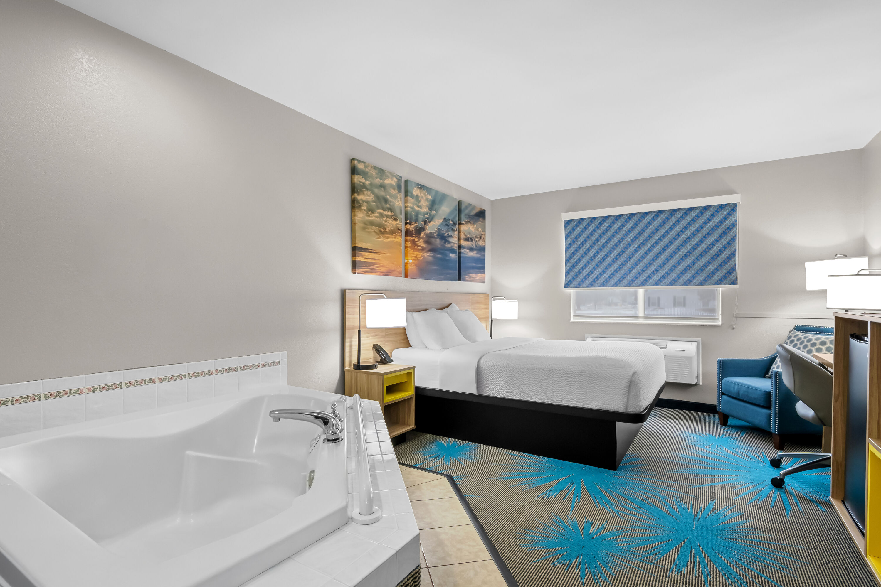 Queen bed guest room at the Days Inn by Wyndham Imlay City in Imlay City, Michigan