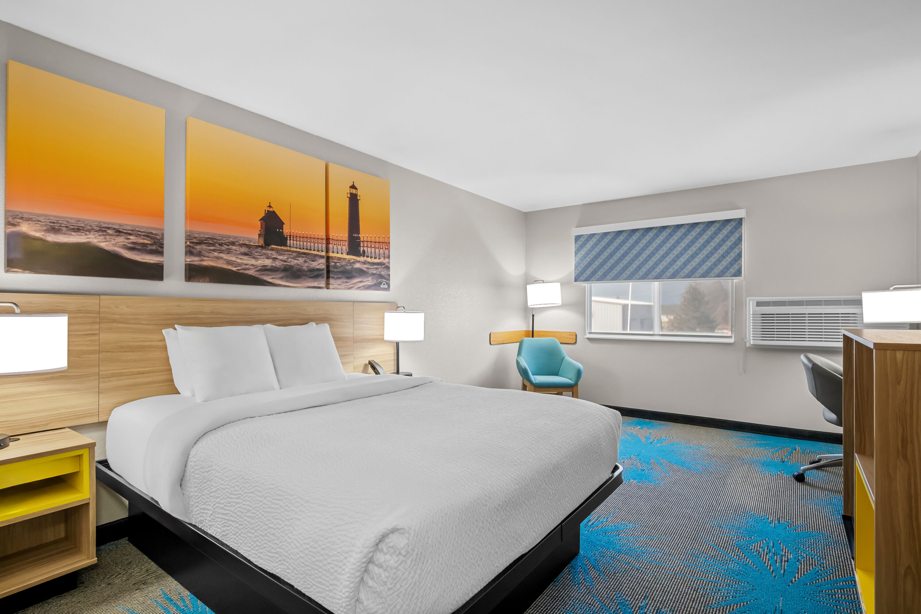 Queen bed guest room at the Days Inn by Wyndham Imlay City in Imlay City, Michigan