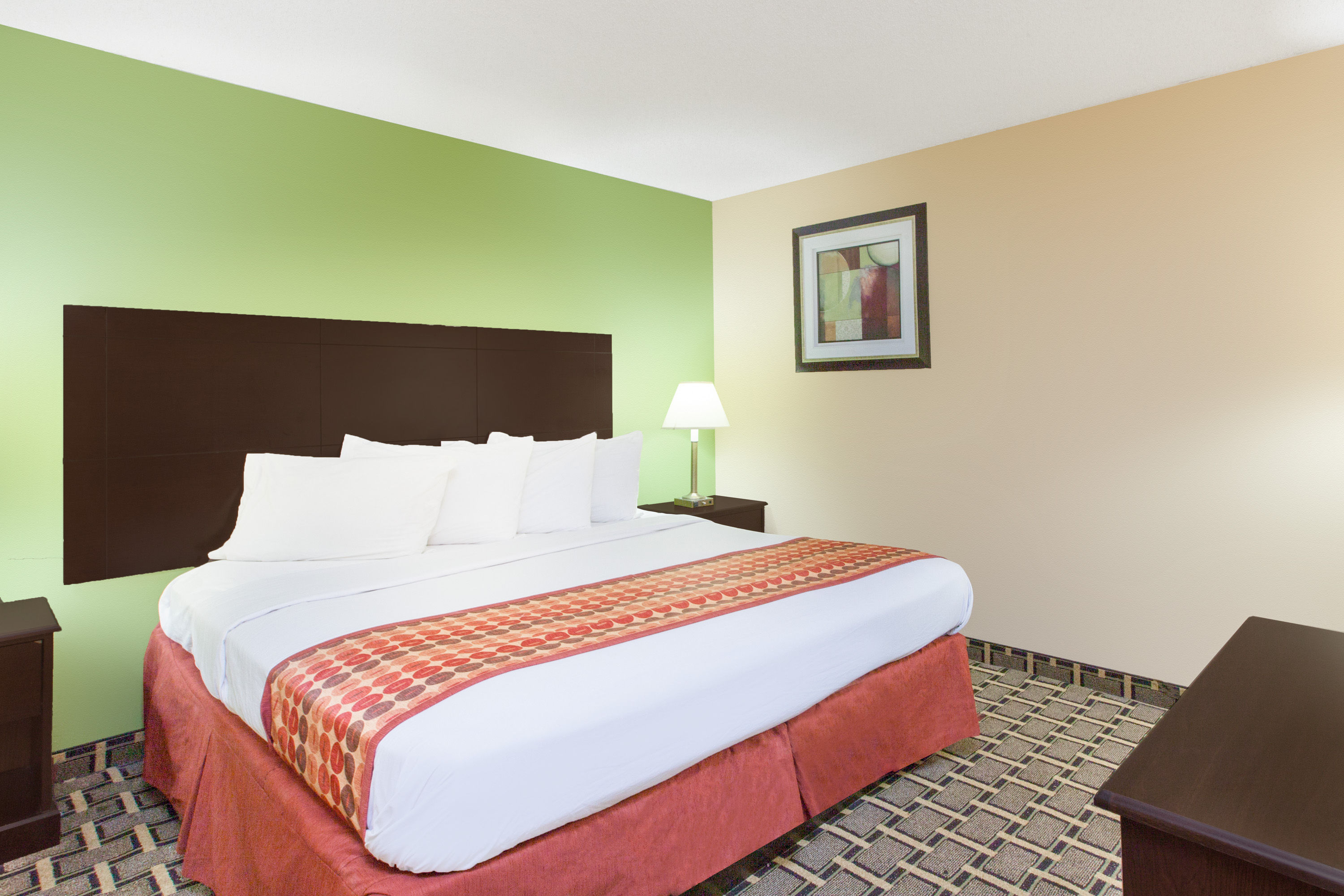 Days Inn & Suites by Wyndham Madison Heights MI suite in Madison Heights, Michigan