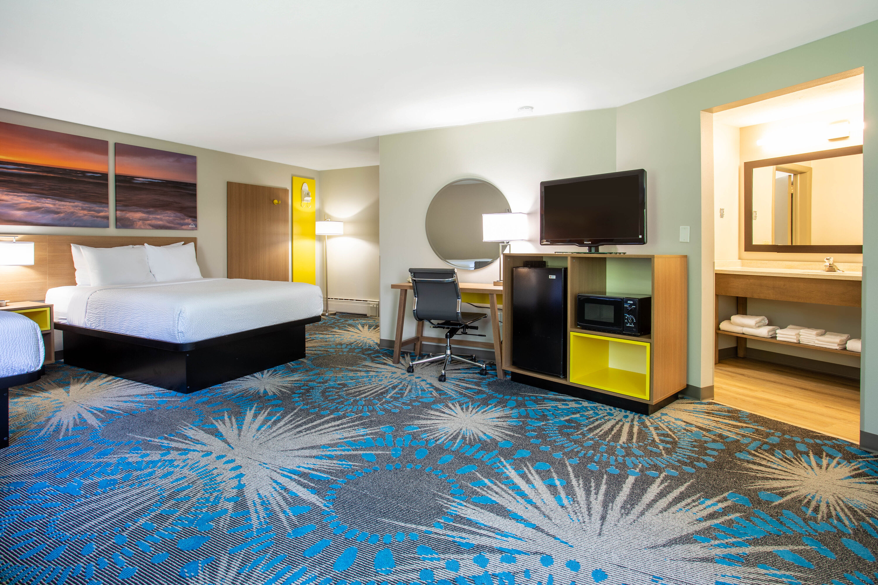 Days Inn by Wyndham Marquette suite in Marquette, Michigan