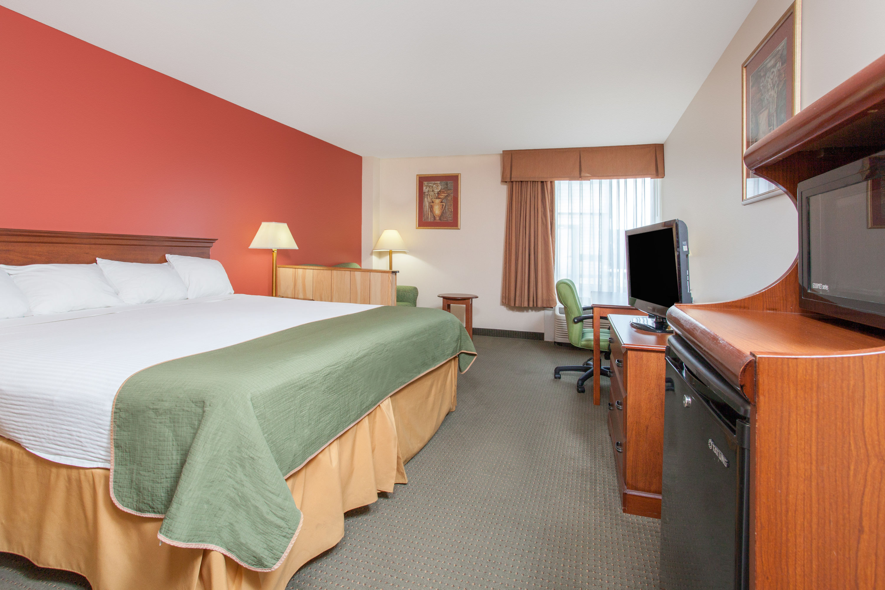 Days Inn Suites Wyndham Pleasant Mount Pleasant  Hotels