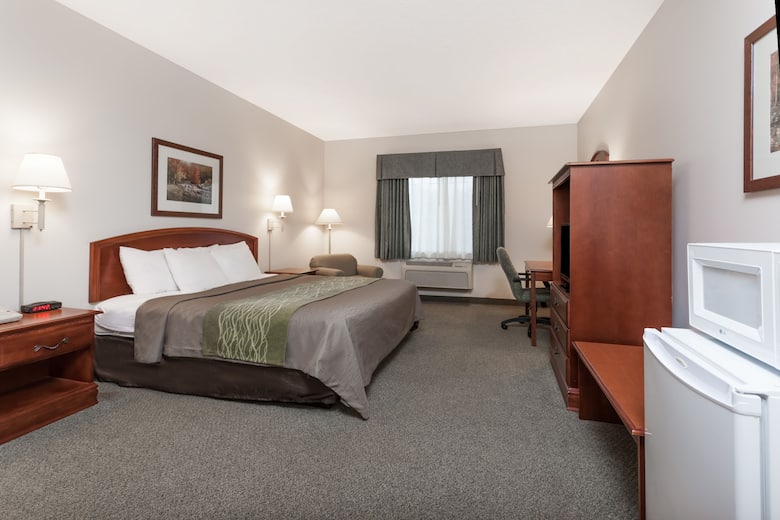 Guest room at the Days Inn Pentwater in Pentwater, Michigan