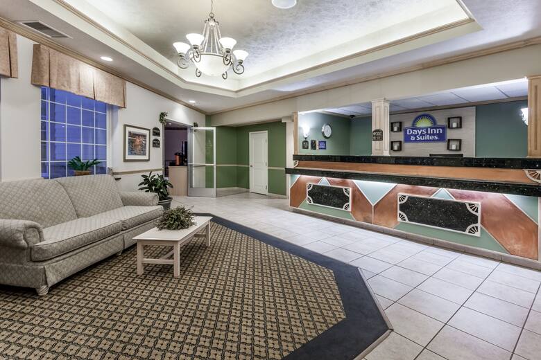 Days Inn Pentwater hotel lobby in Pentwater, Michigan
