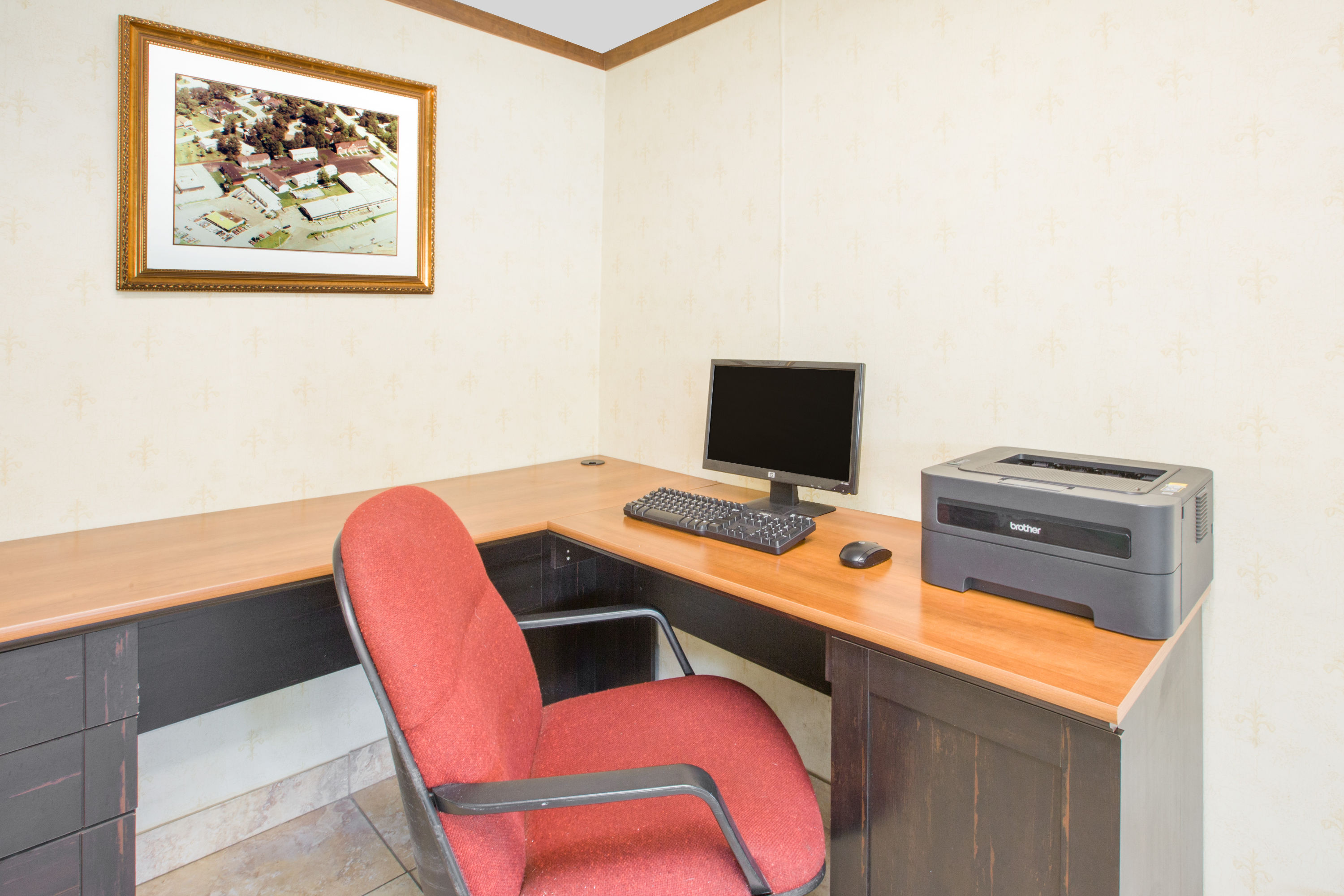 Days Inn & Suites by Wyndham Port Huron business center in Port Huron, Michigan