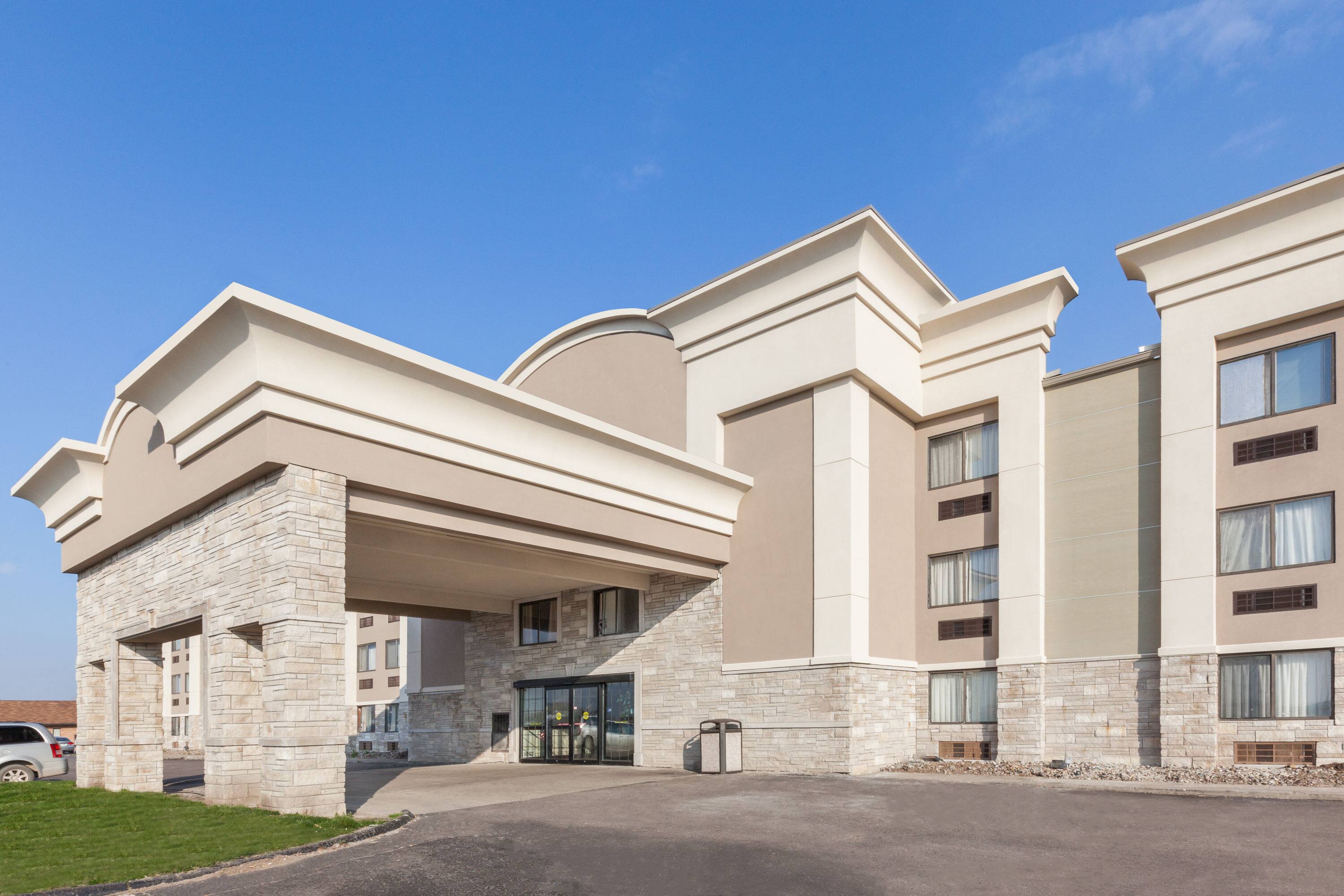 Days Inn By Wyndham Detroit Metropolitan Airport Romulus Mi Hotels